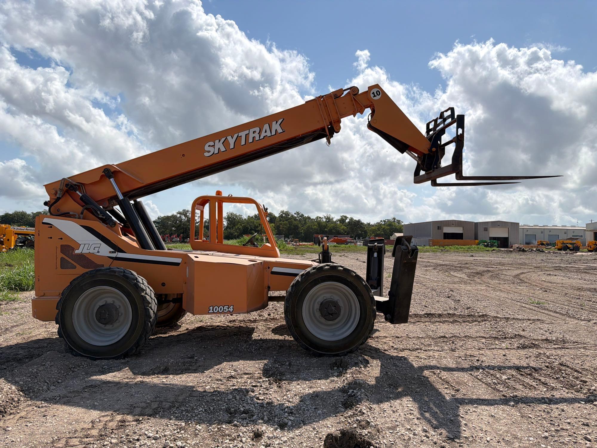 2012 JLG 10054