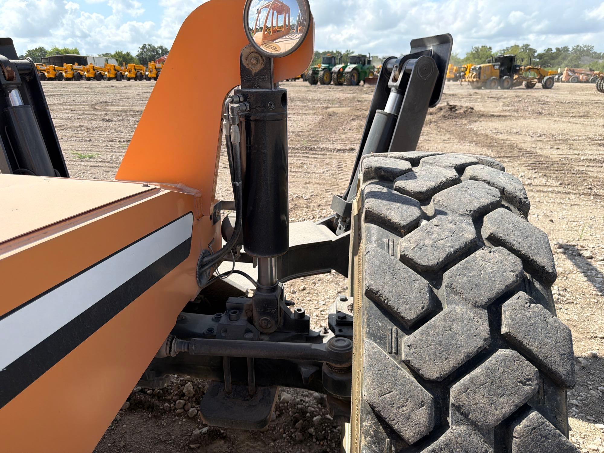 2012 JLG 10054