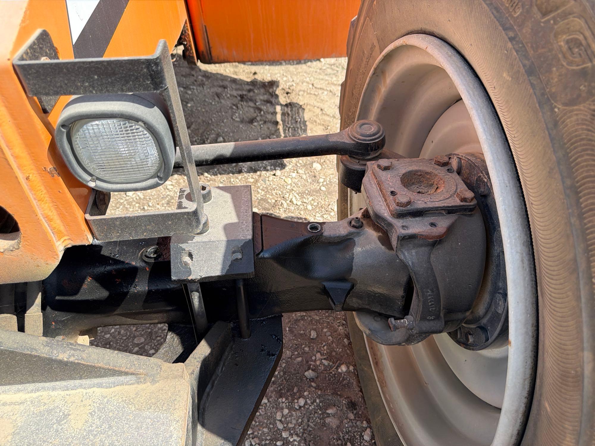 2012 JLG 10054