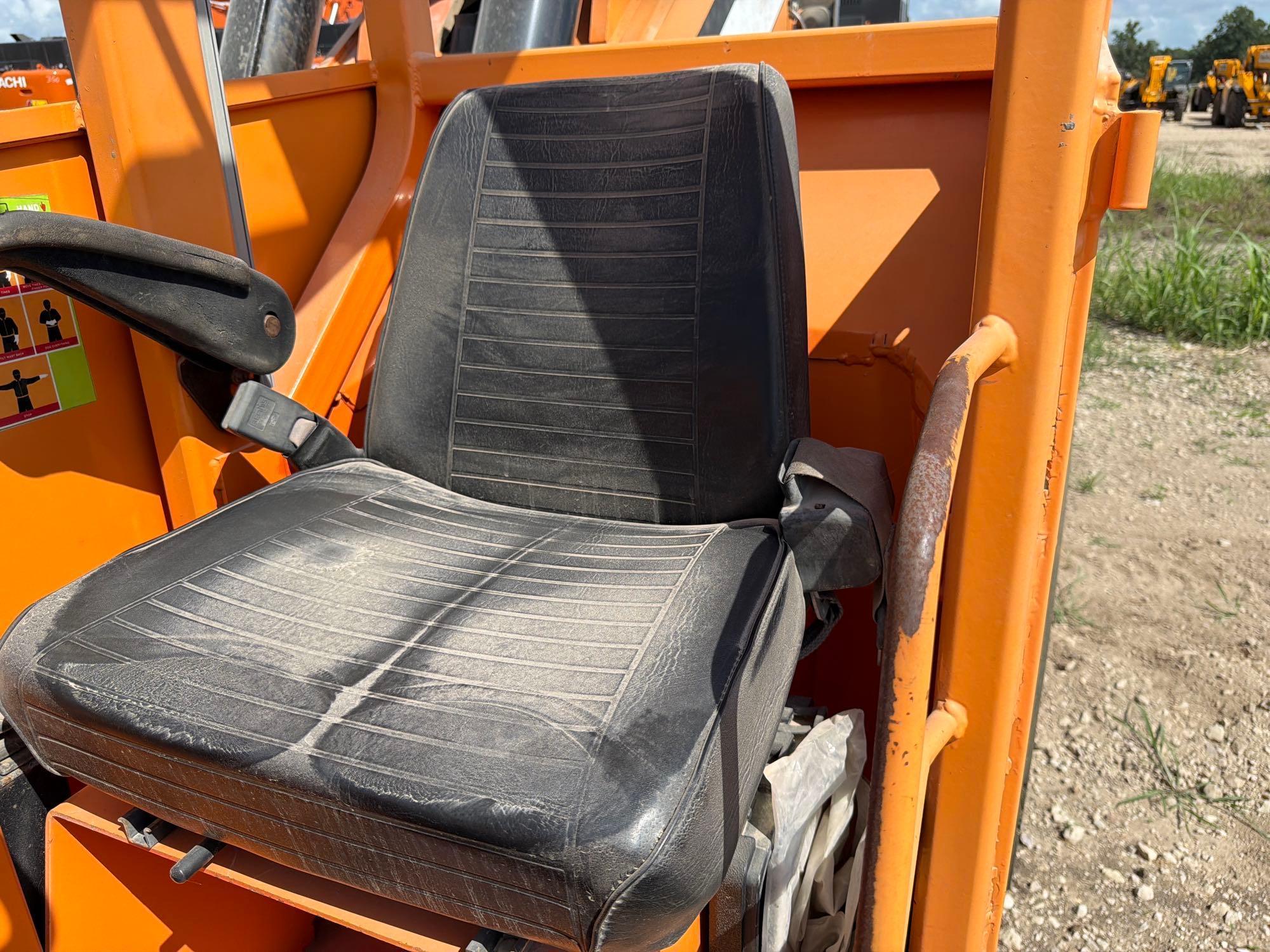 2012 JLG 10054