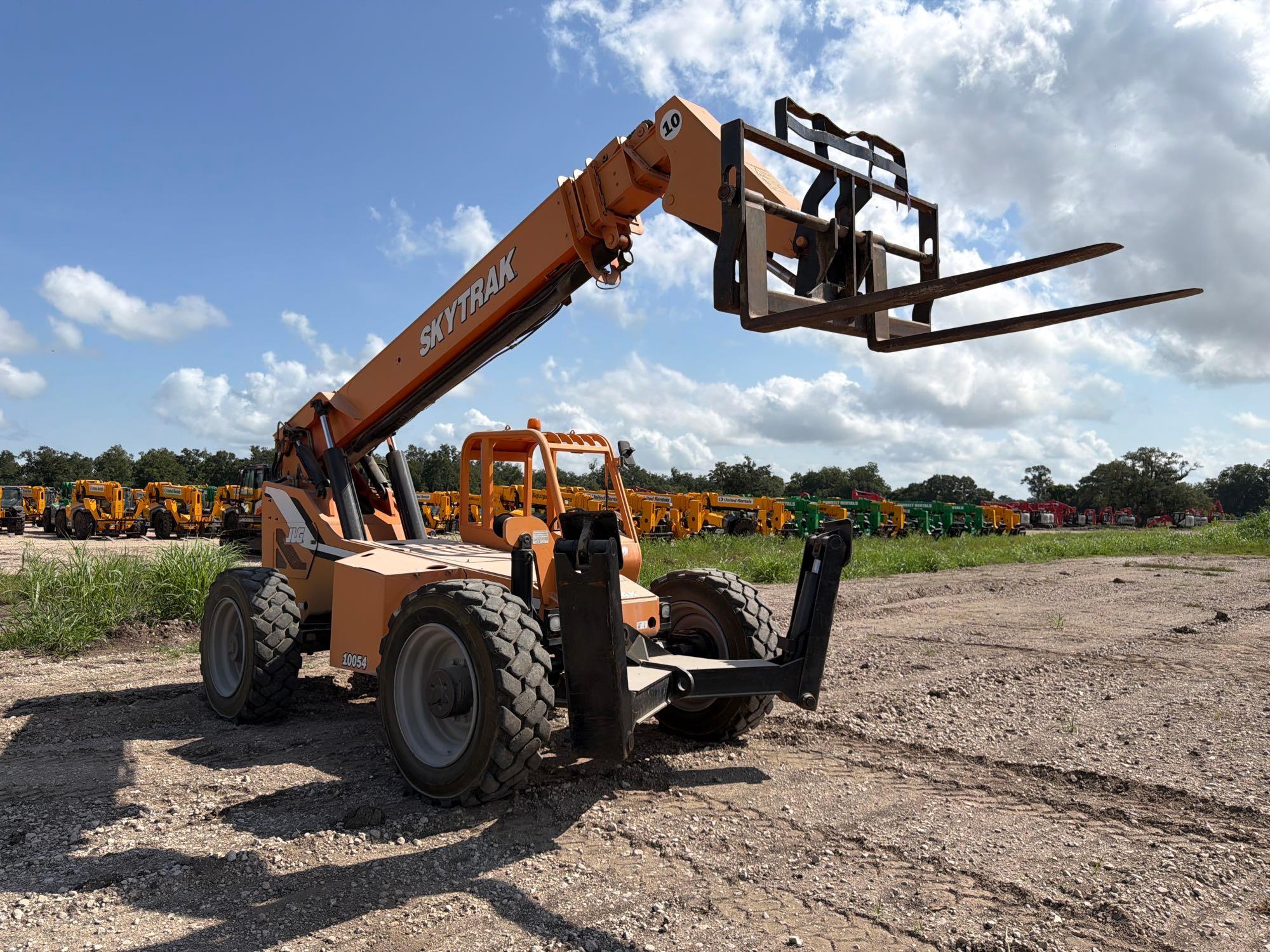 2012 JLG 10054
