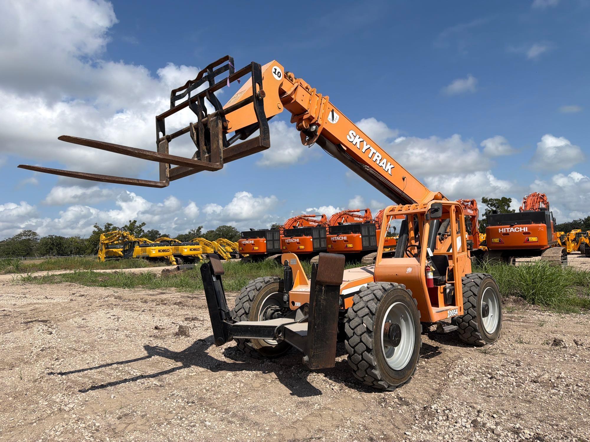 2012 JLG 10054
