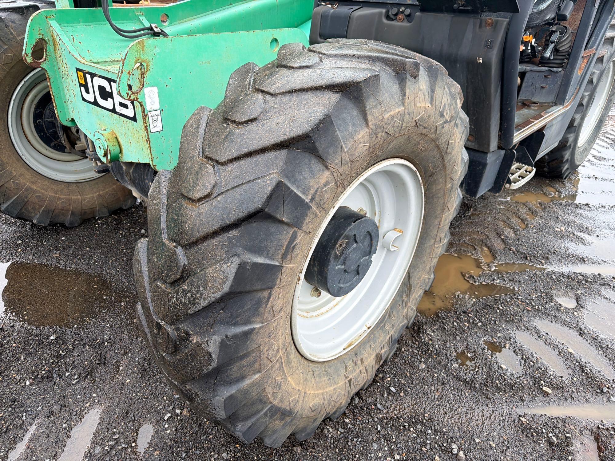 2011 JCB 507