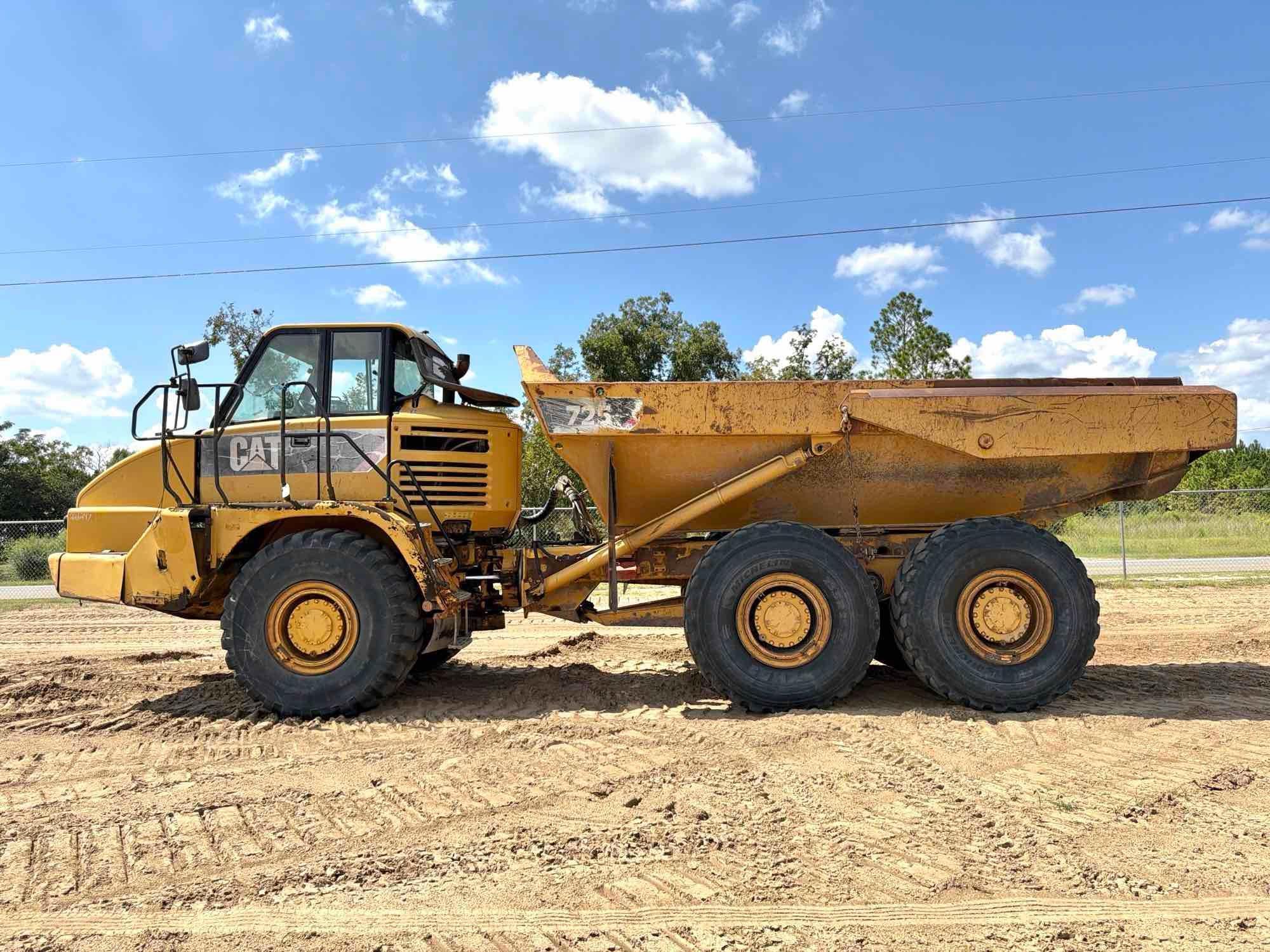 Caterpillar 725