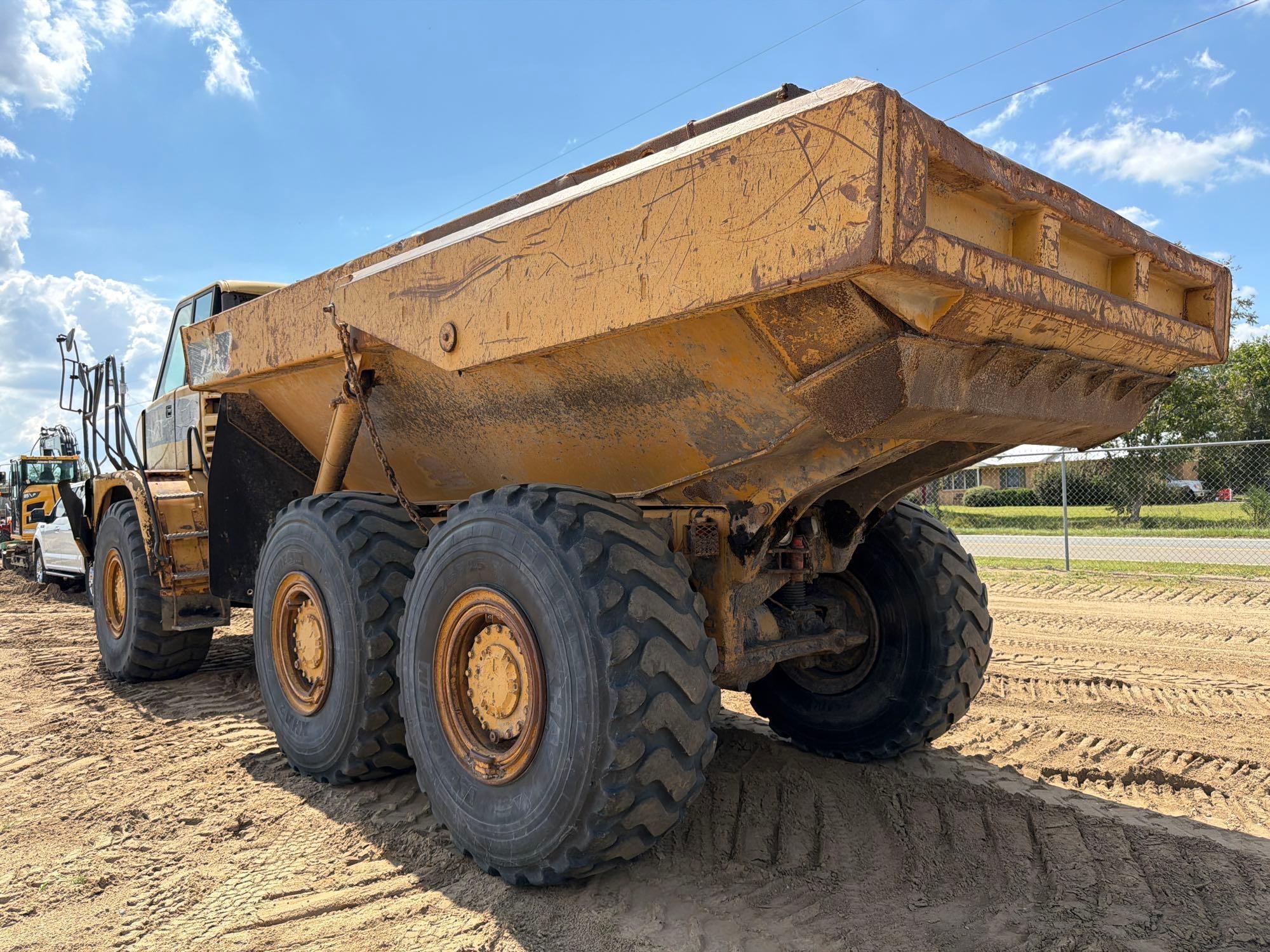 Caterpillar 725