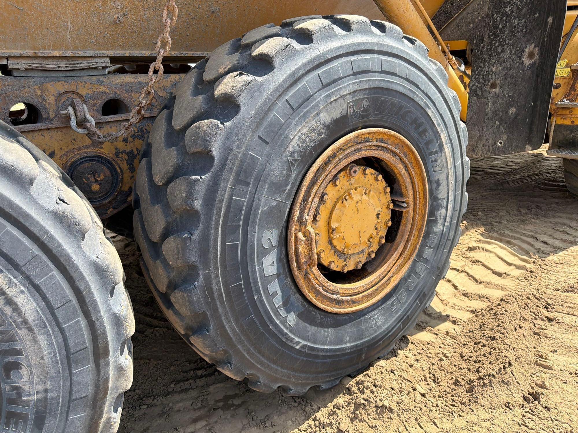 2007 Caterpillar 725