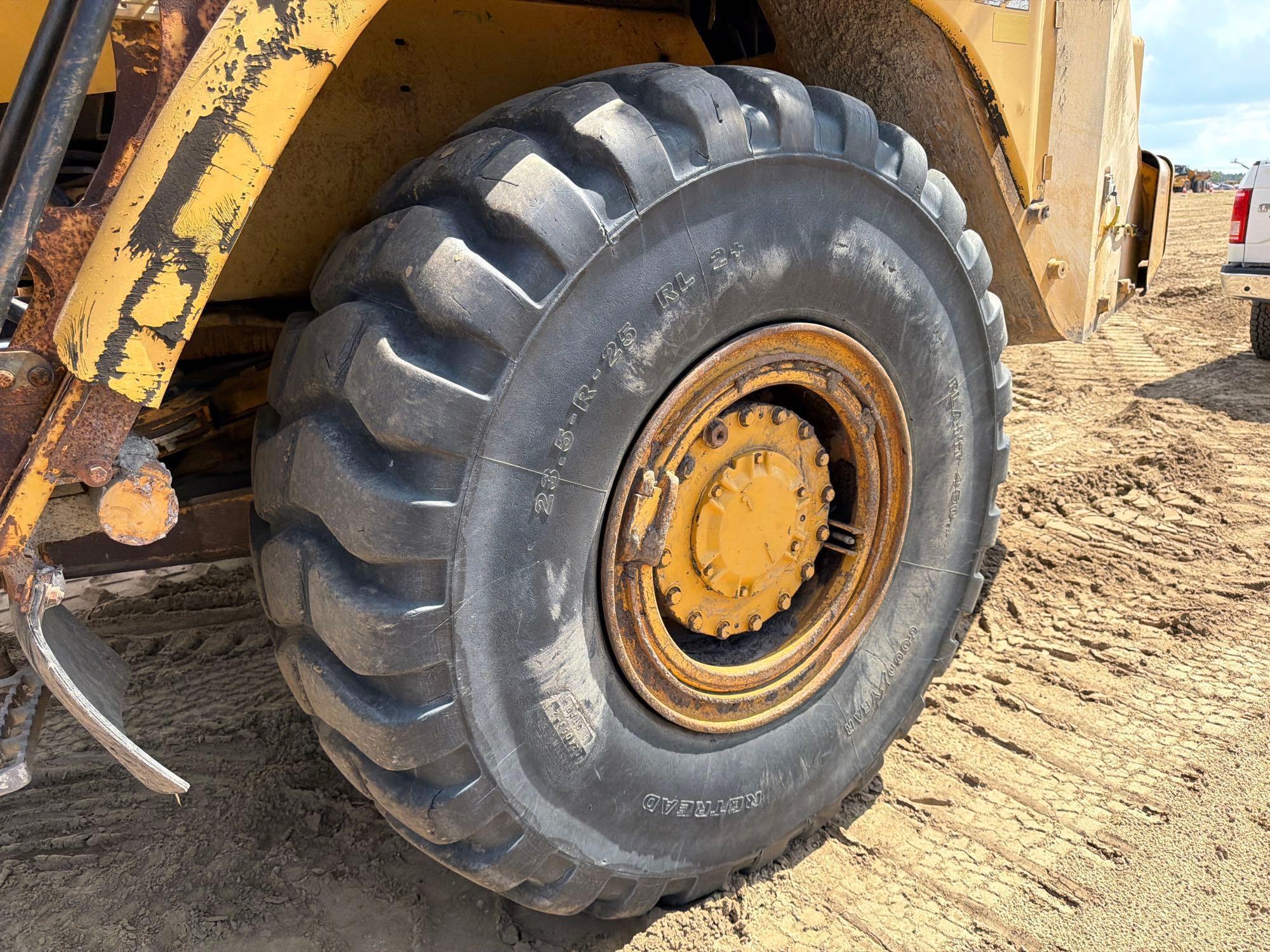 2007 Caterpillar 725