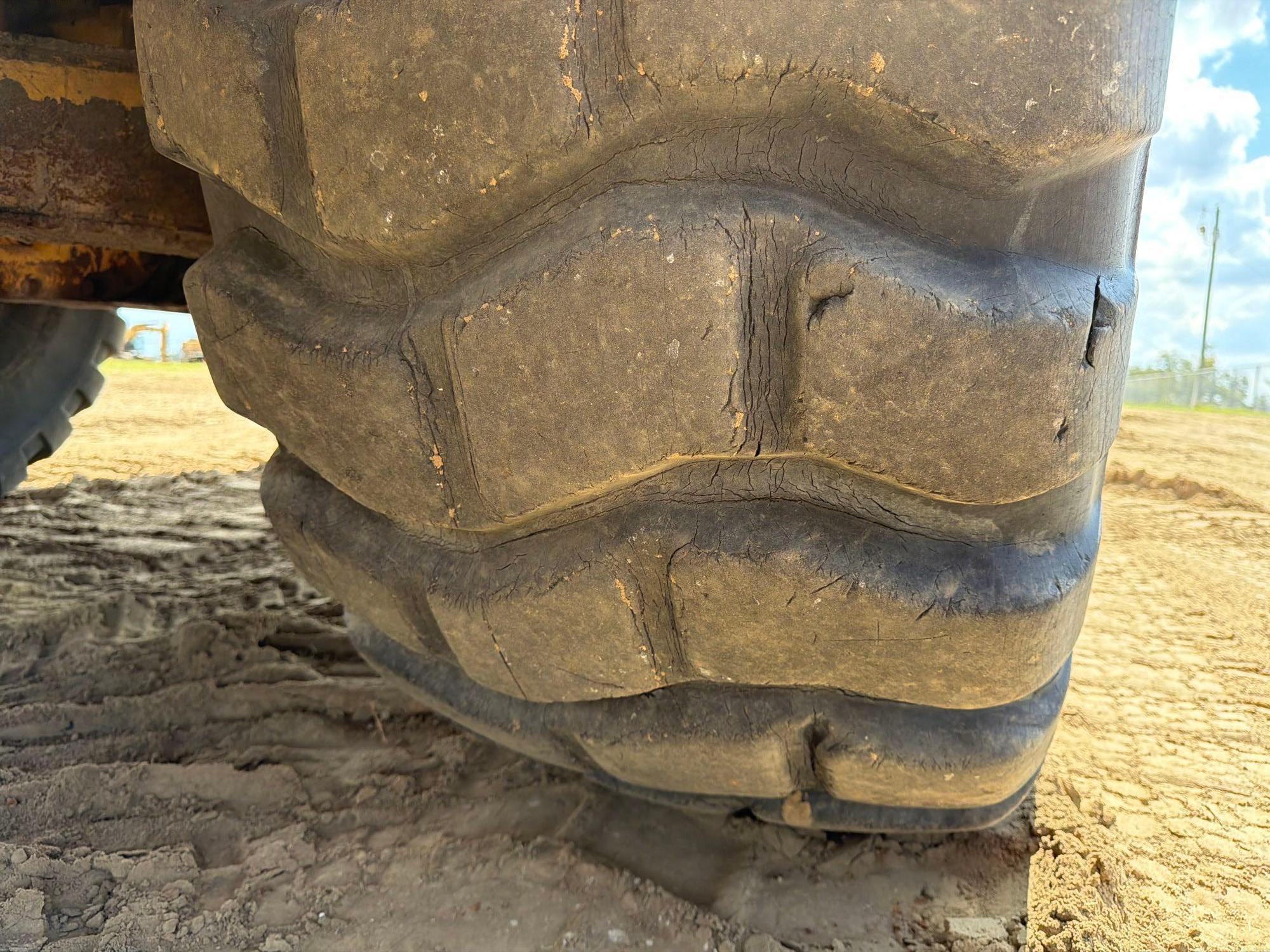 2007 Caterpillar 725