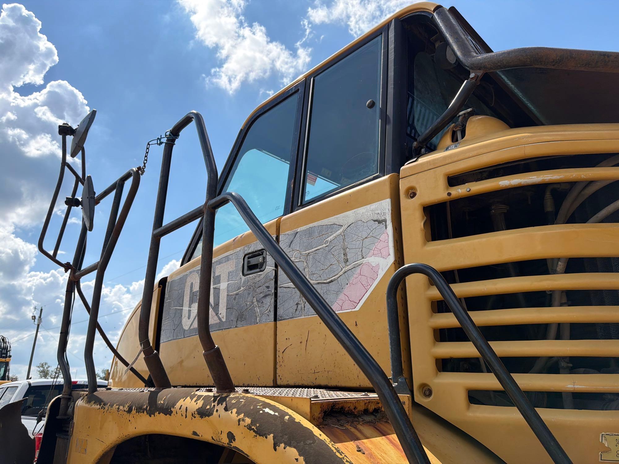 Caterpillar 725