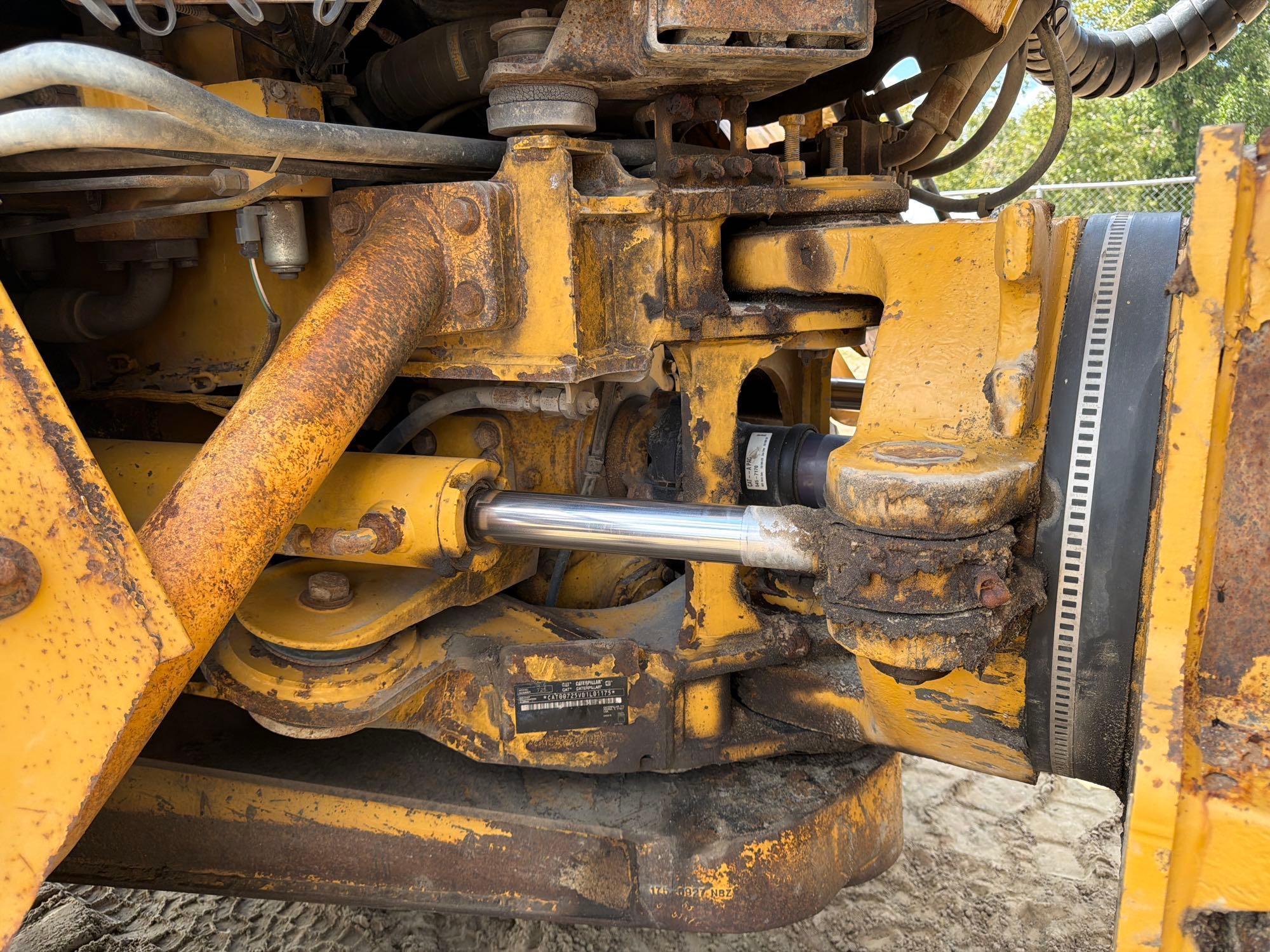 Caterpillar 725
