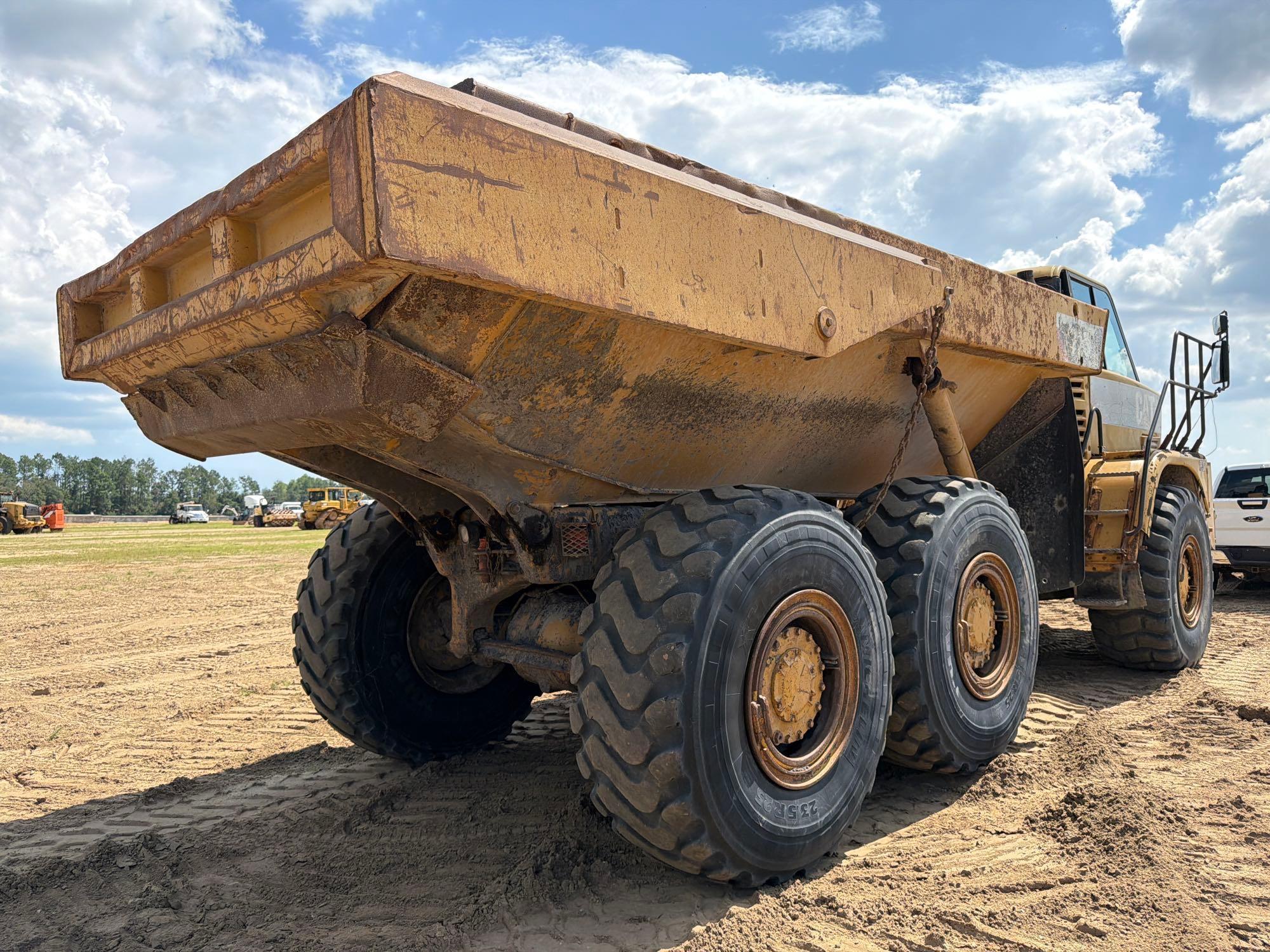 Caterpillar 725