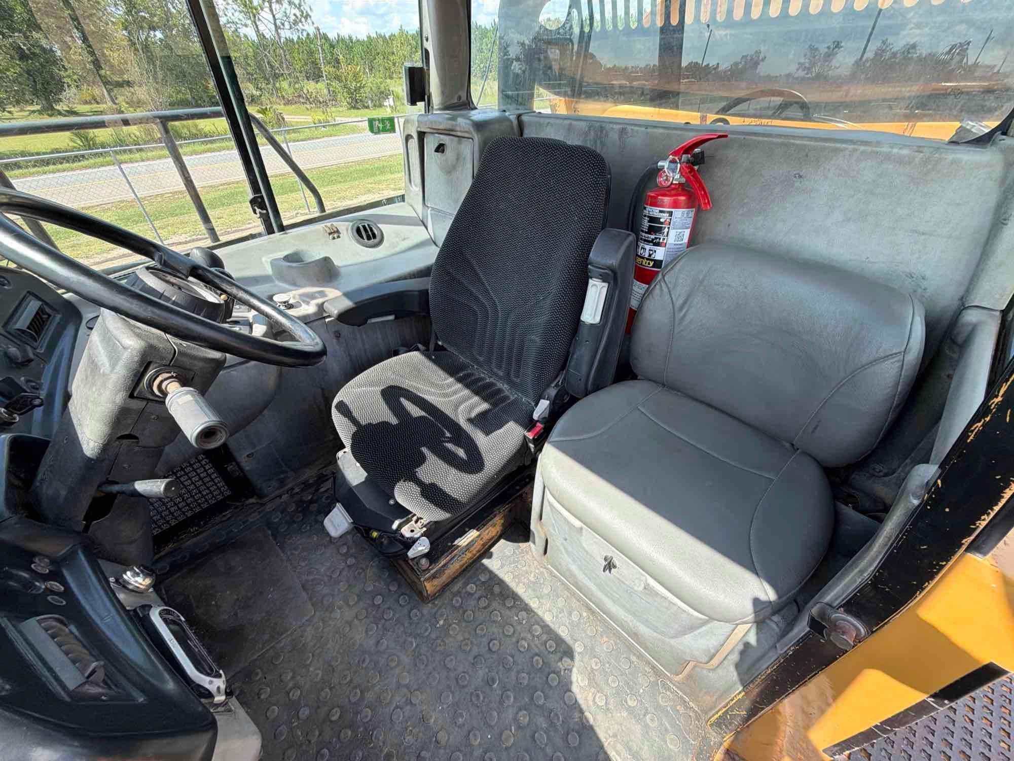 Caterpillar 725