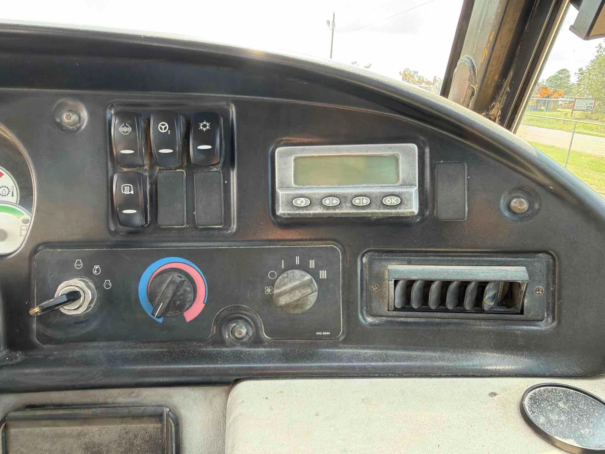 Caterpillar 725