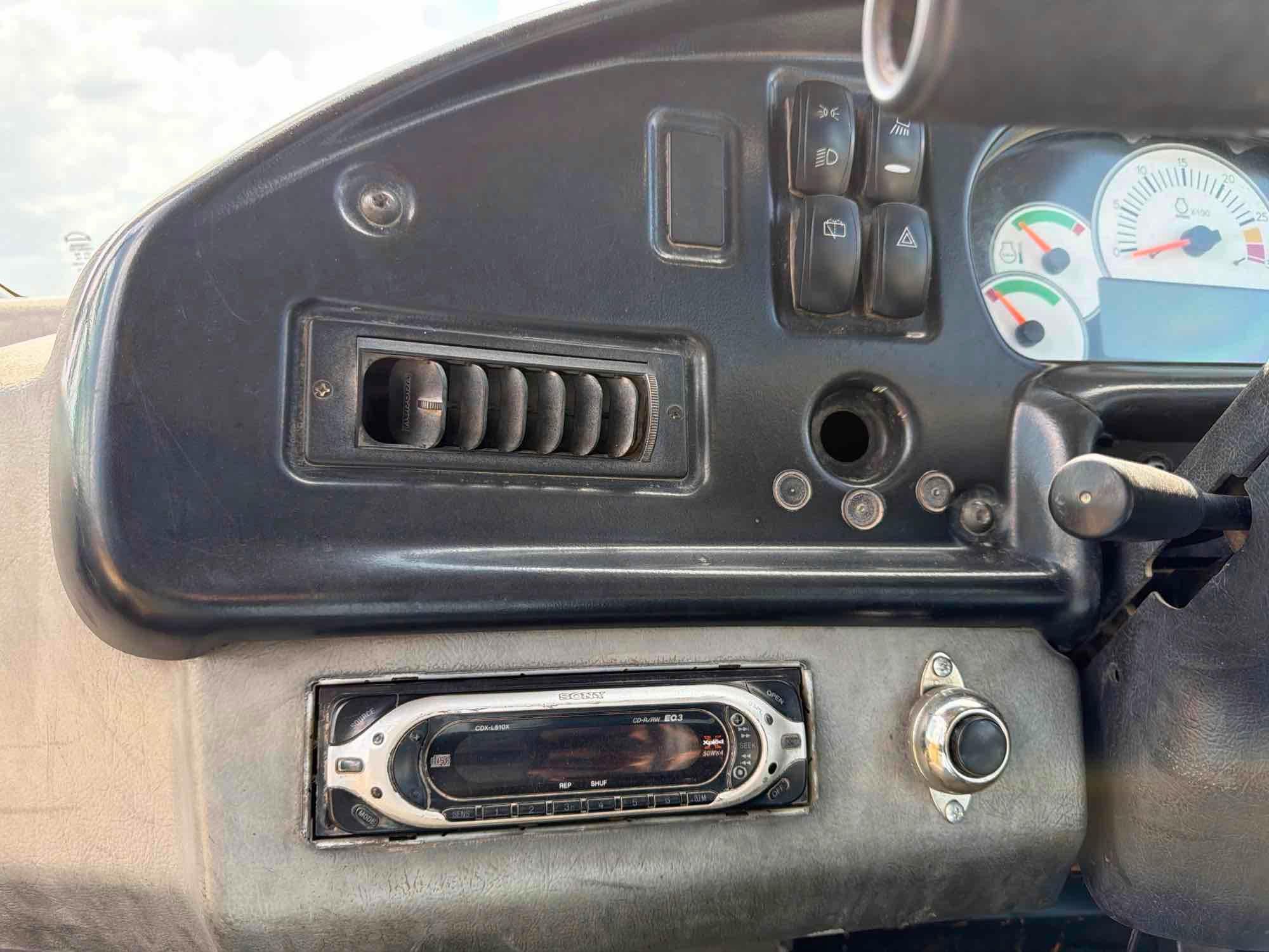 Caterpillar 725