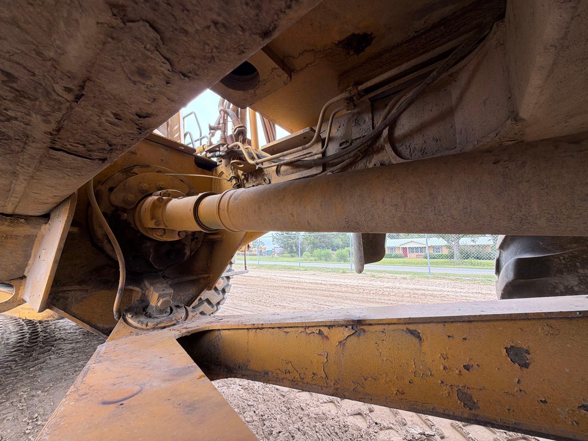 2005 Caterpillar 725