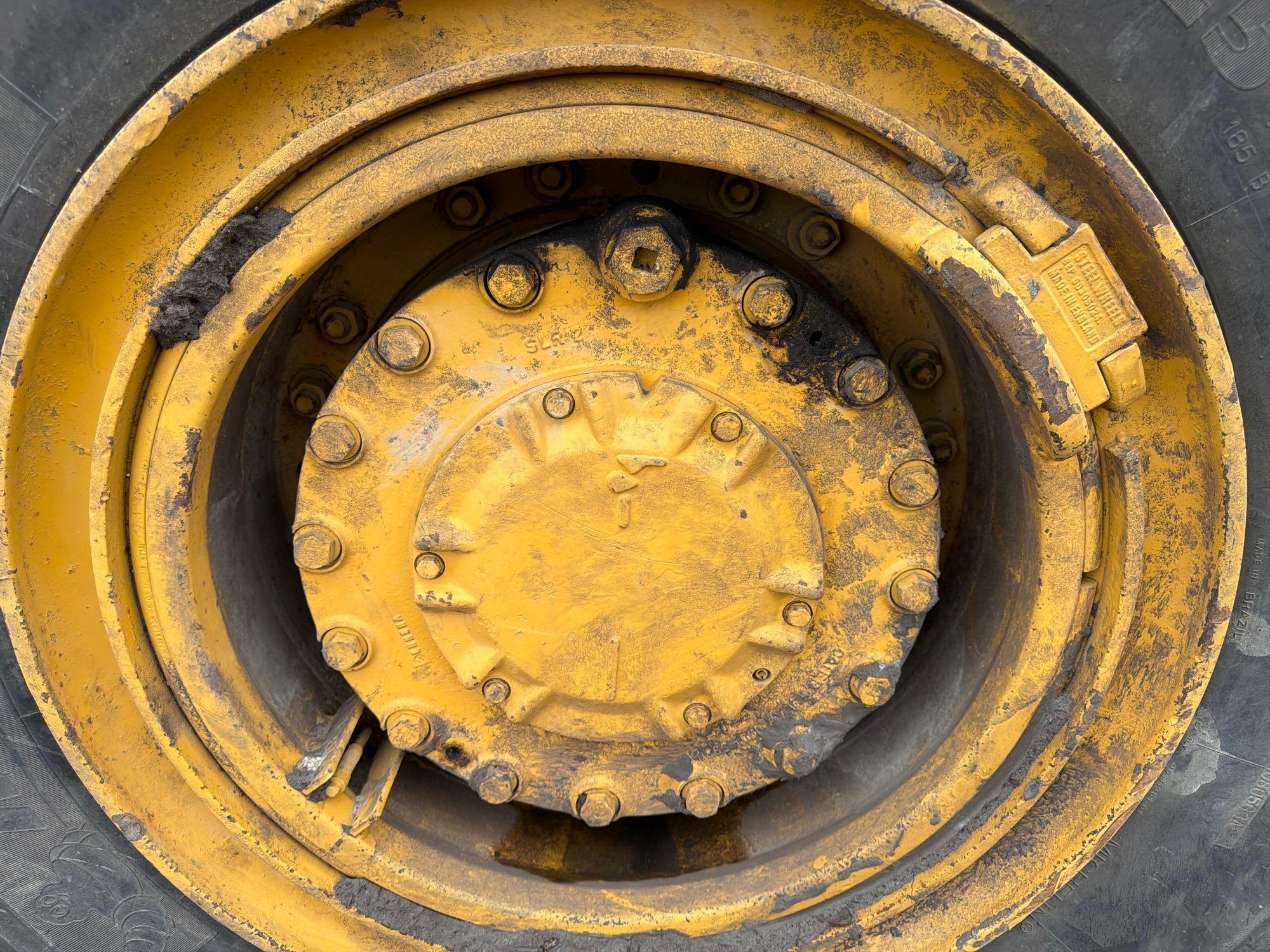 2005 Caterpillar 725