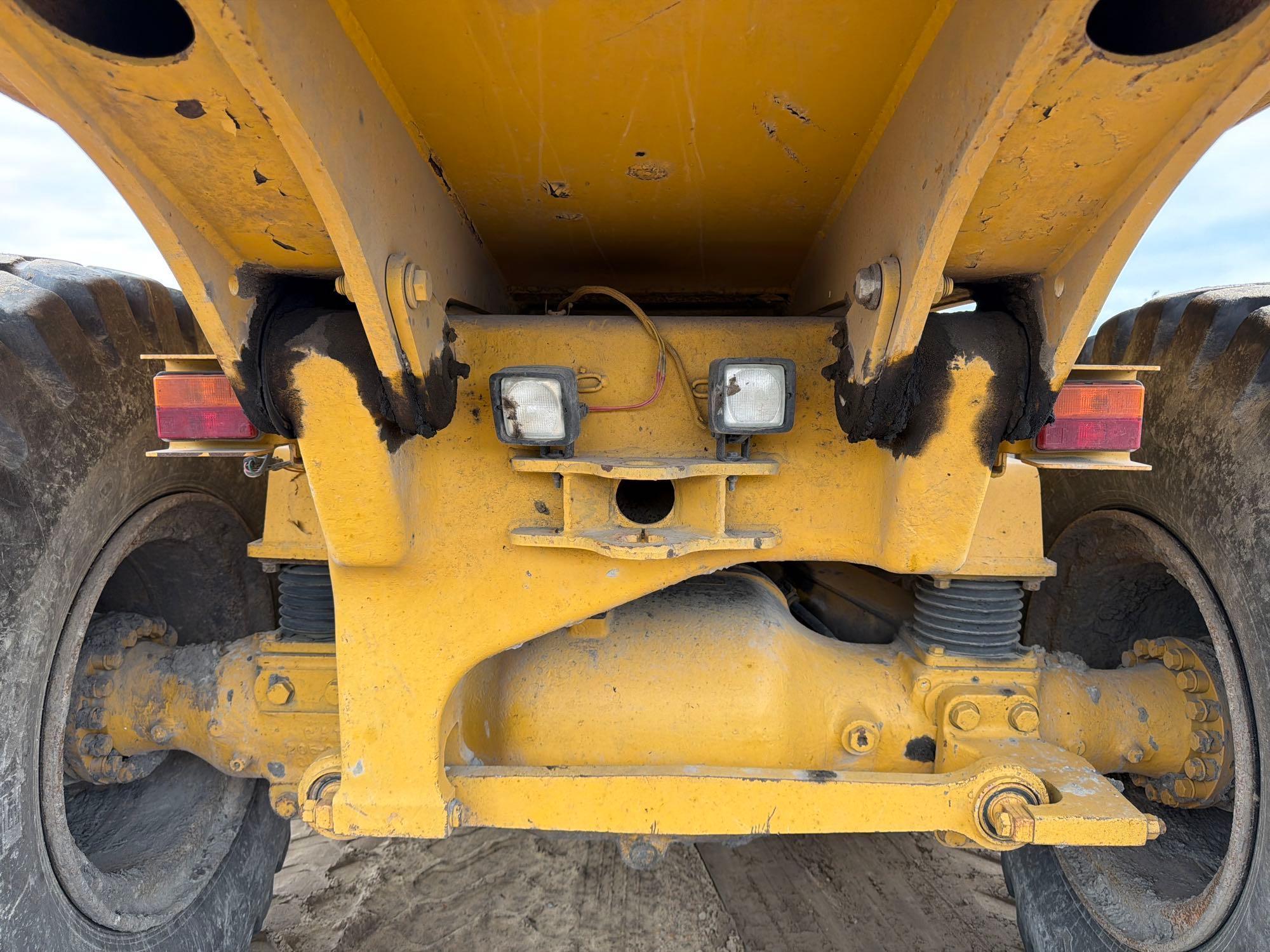 2005 Caterpillar 725