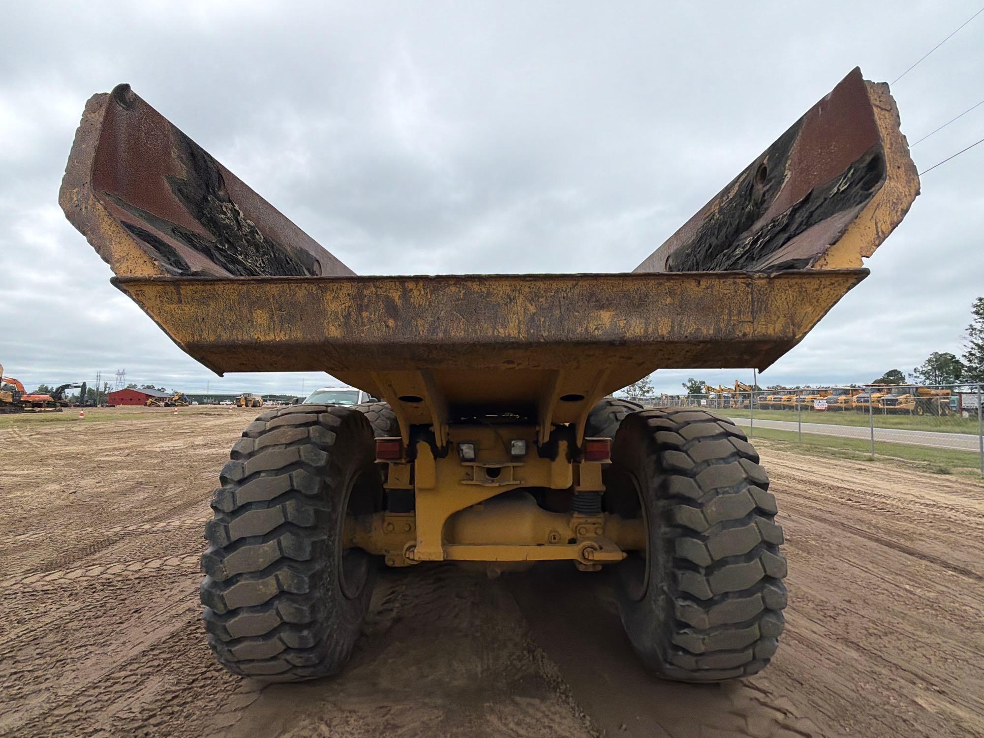 2005 Caterpillar 725
