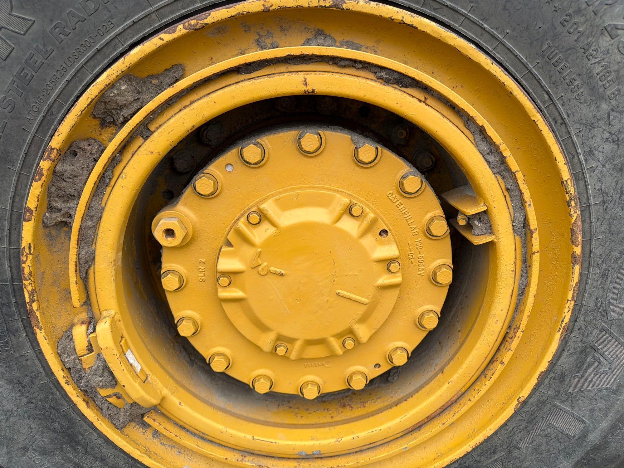 2005 Caterpillar 725