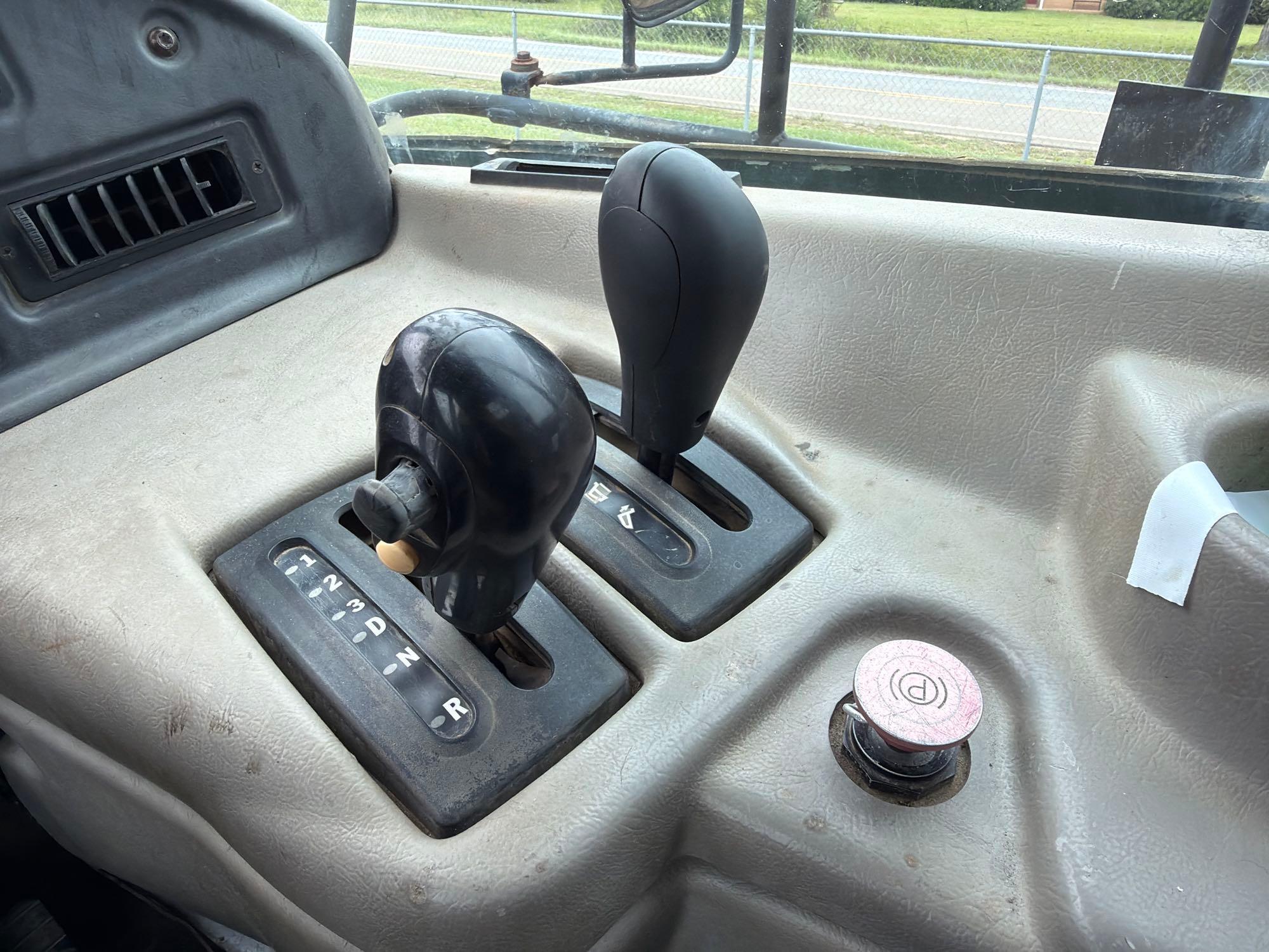 2005 Caterpillar 725