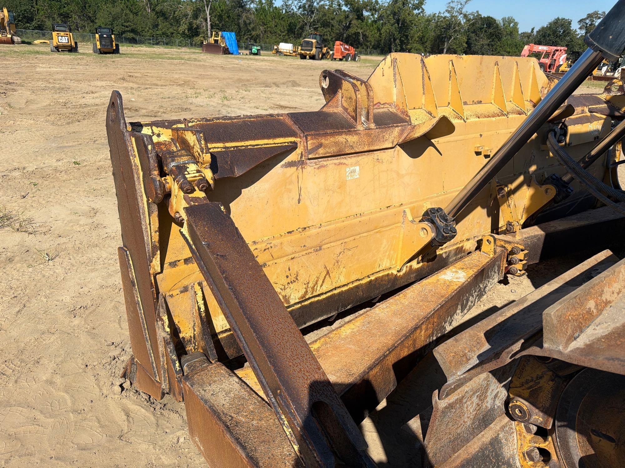 Caterpillar D6T