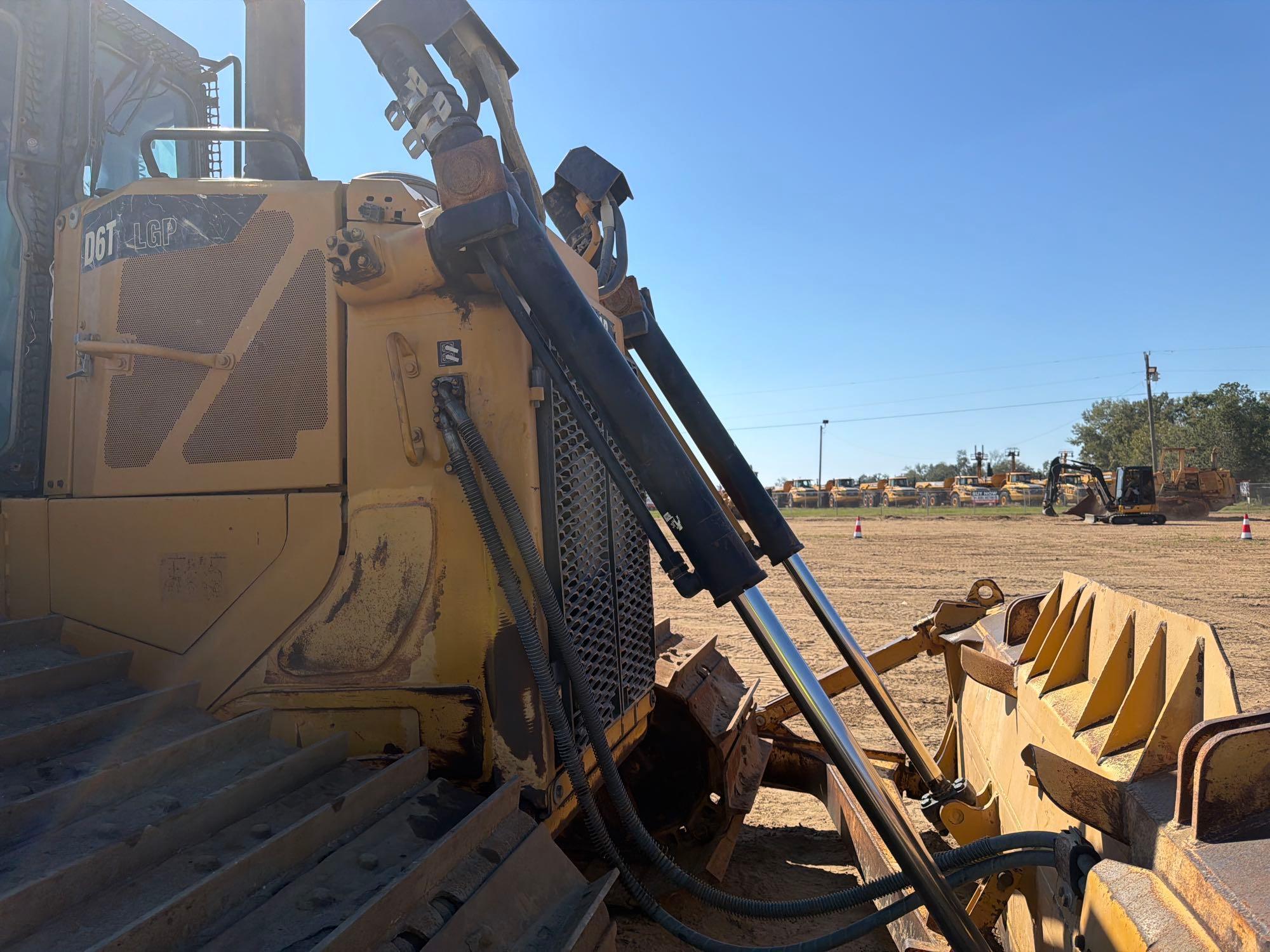 Caterpillar D6T