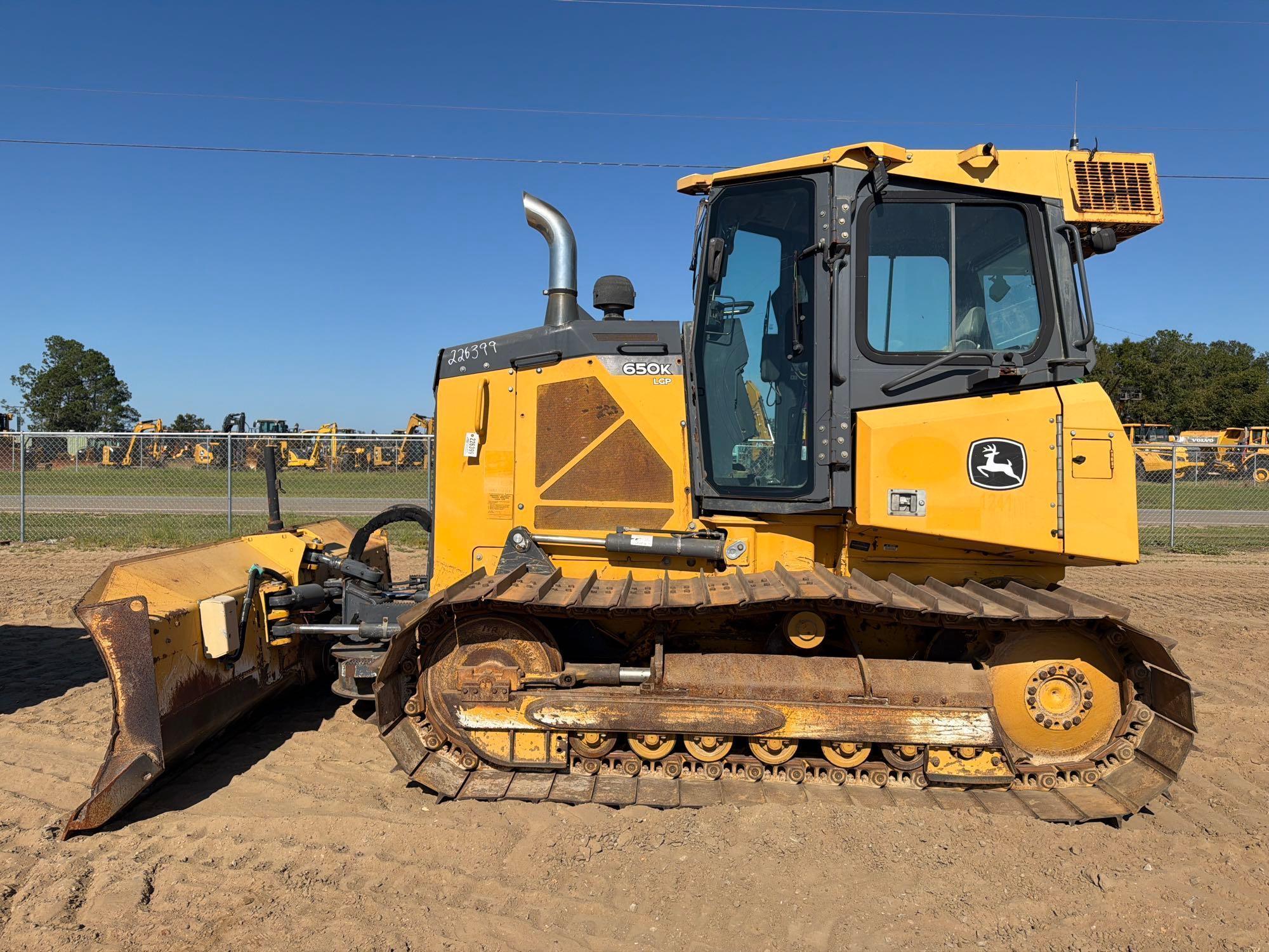 John Deere 650K LGP