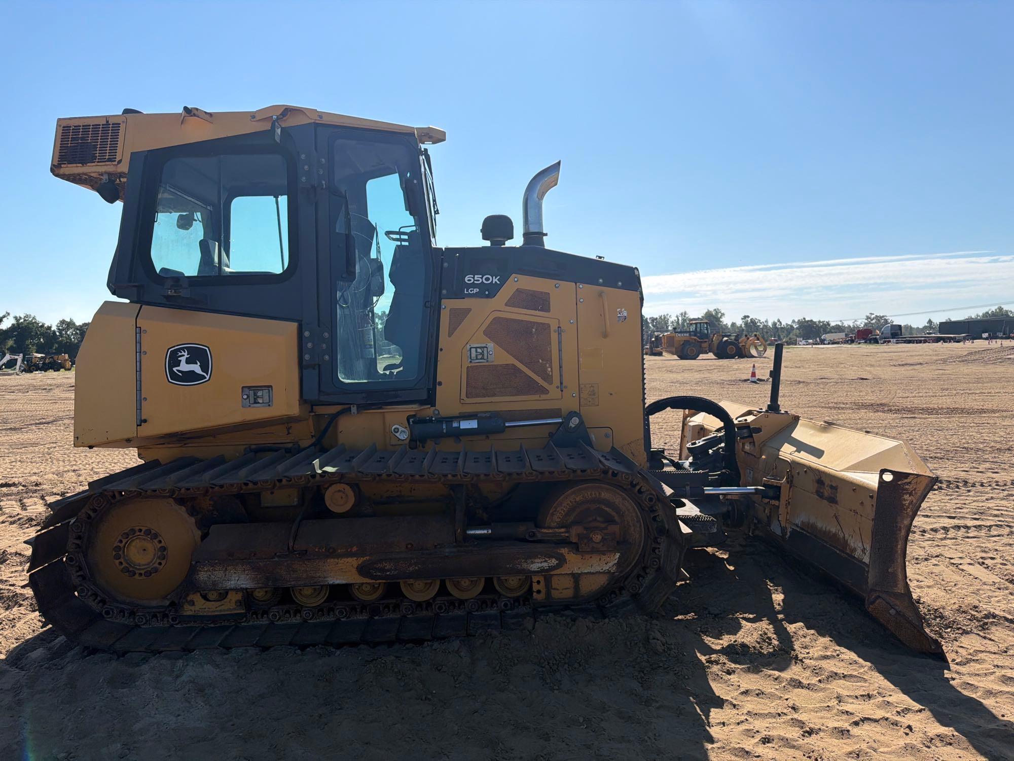 John Deere 650K LGP