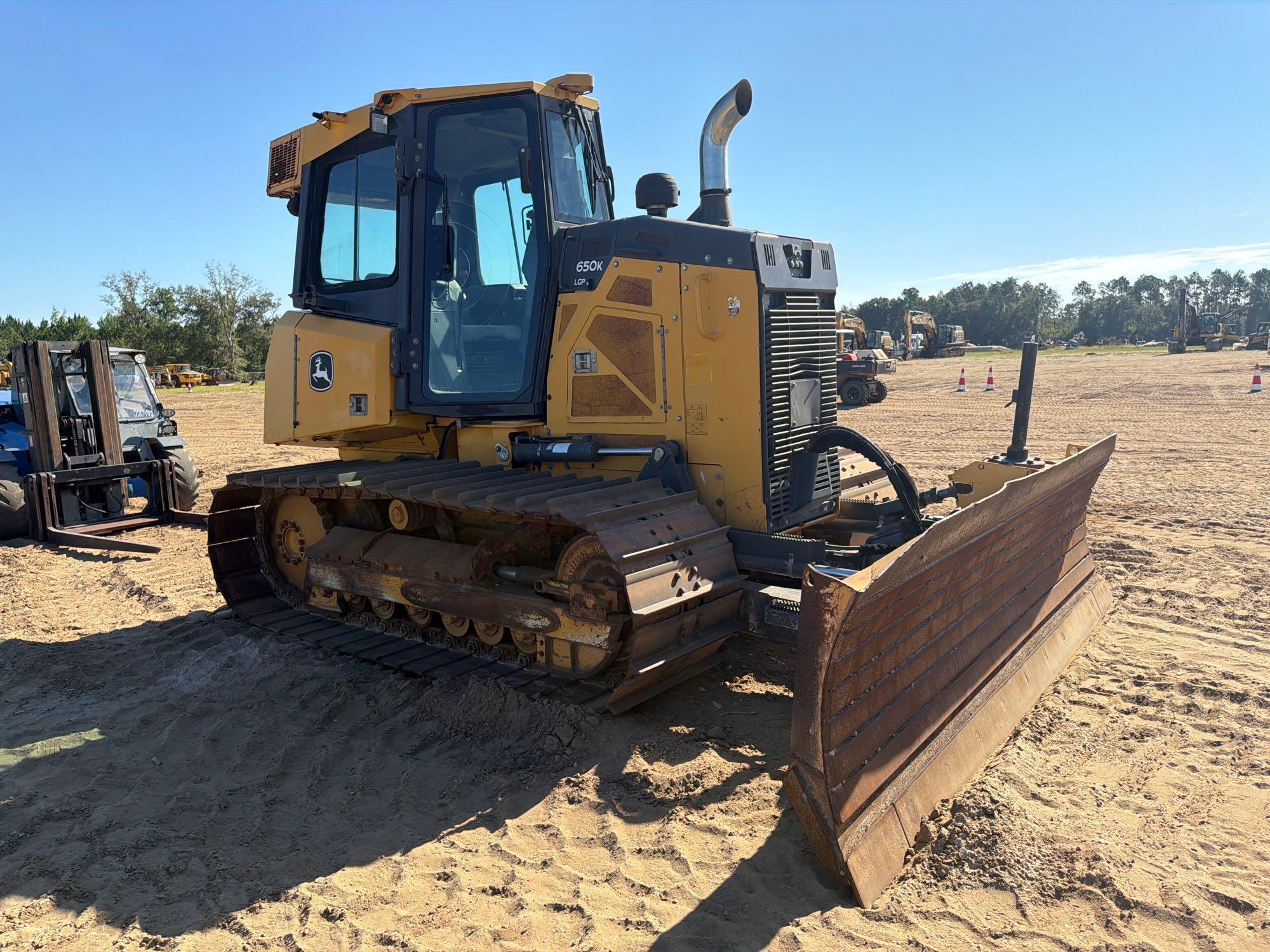 John Deere 650K LGP