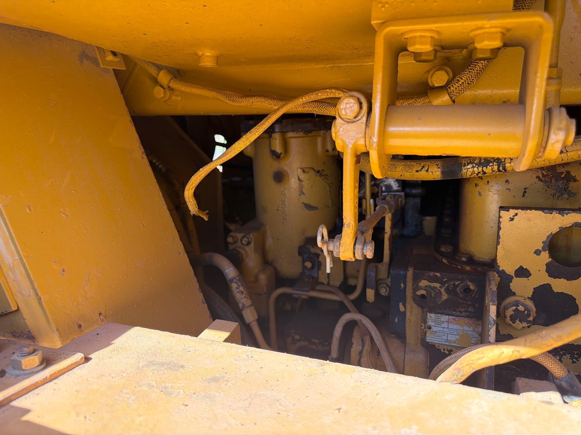 1985 Caterpillar 953