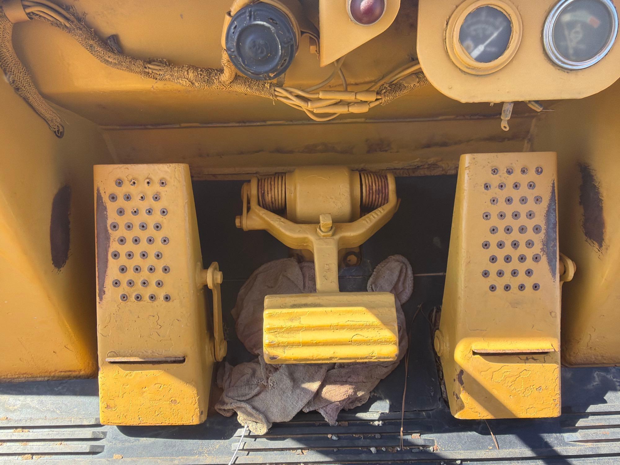 1985 Caterpillar 953