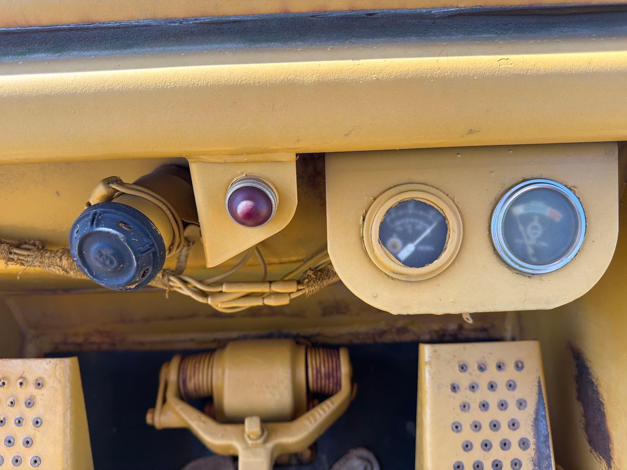 1985 Caterpillar 953