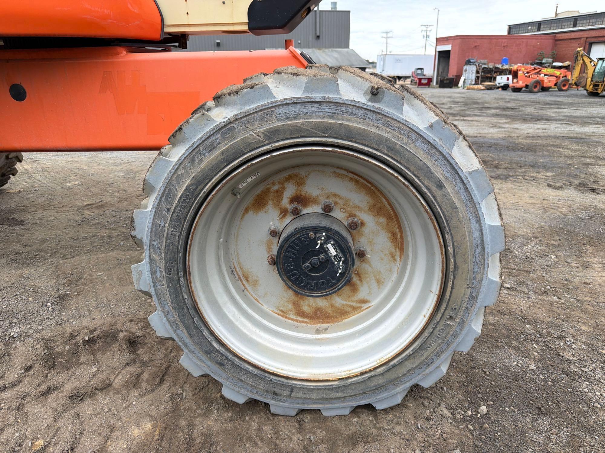 JLG M600JP