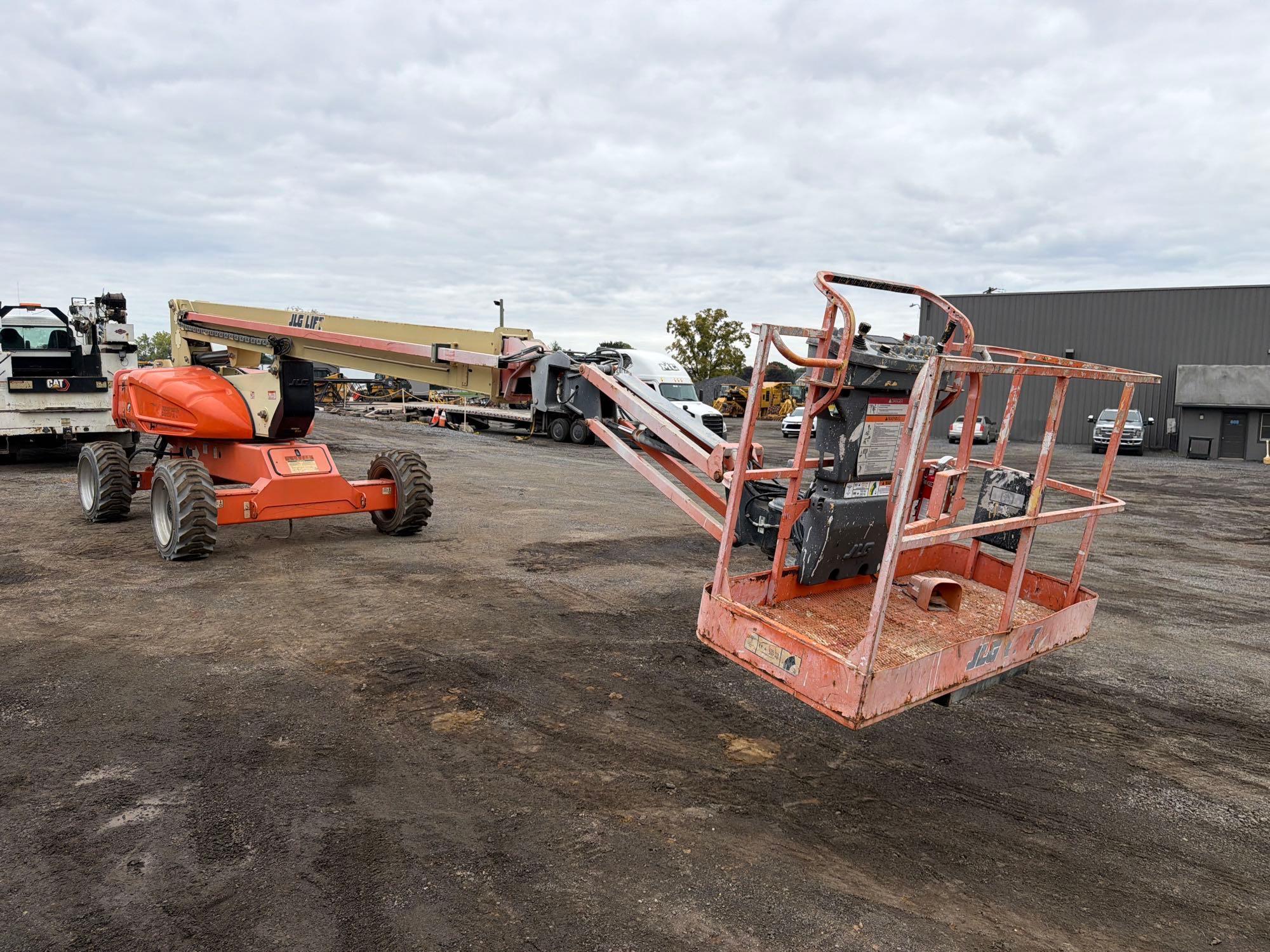 JLG M600JP