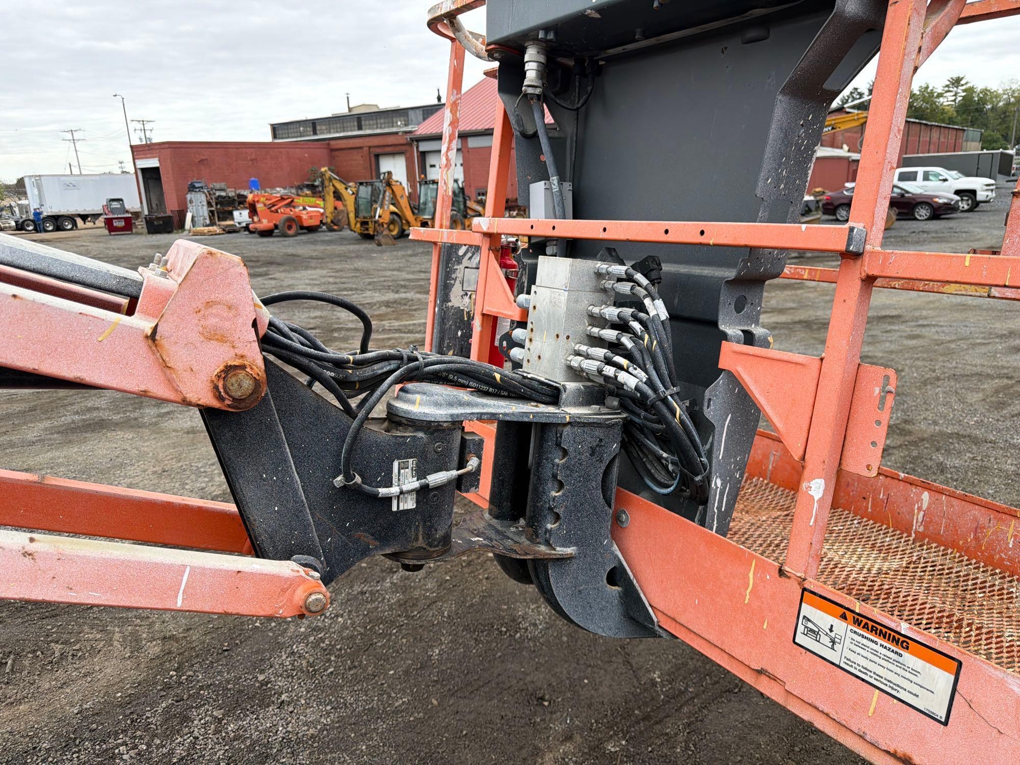 JLG M600JP
