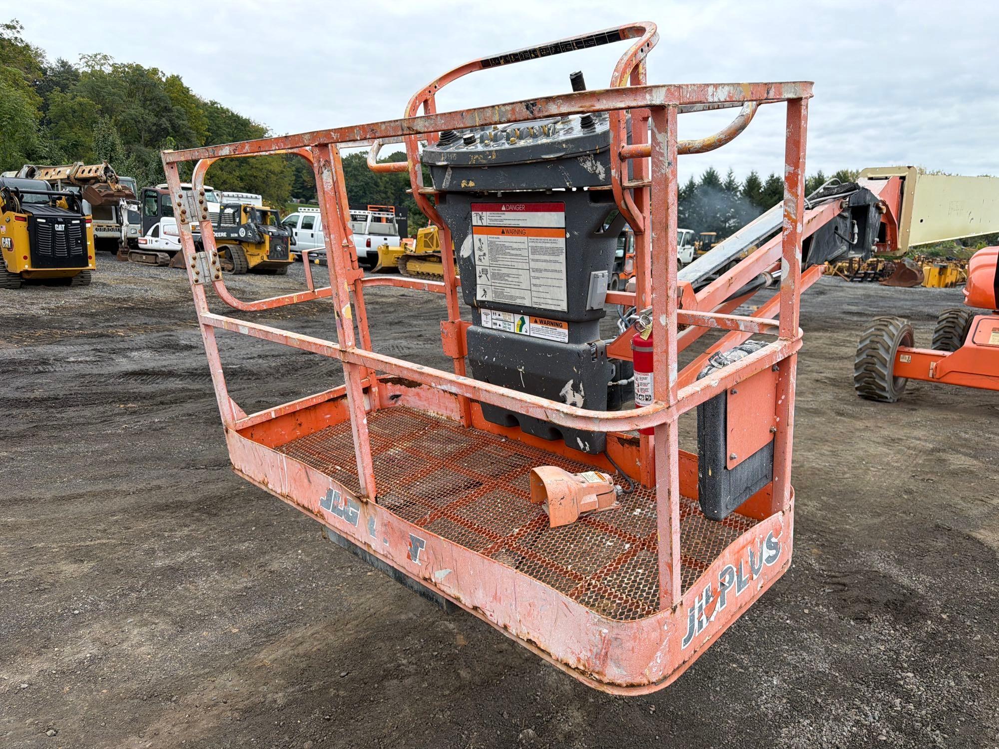 JLG M600JP
