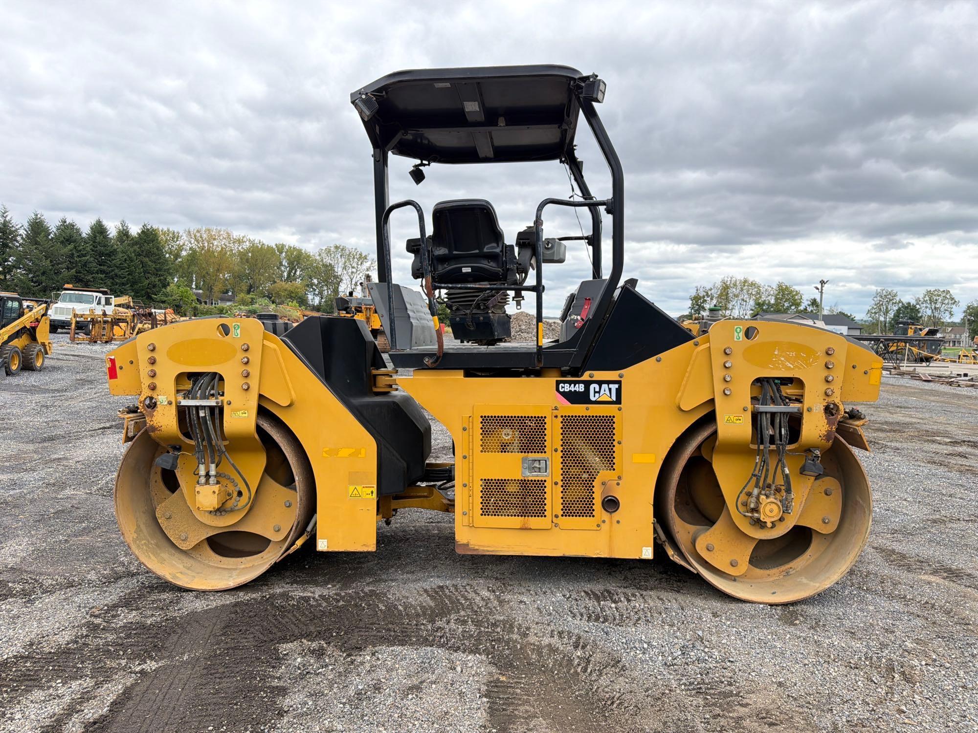 Caterpillar CB44B
