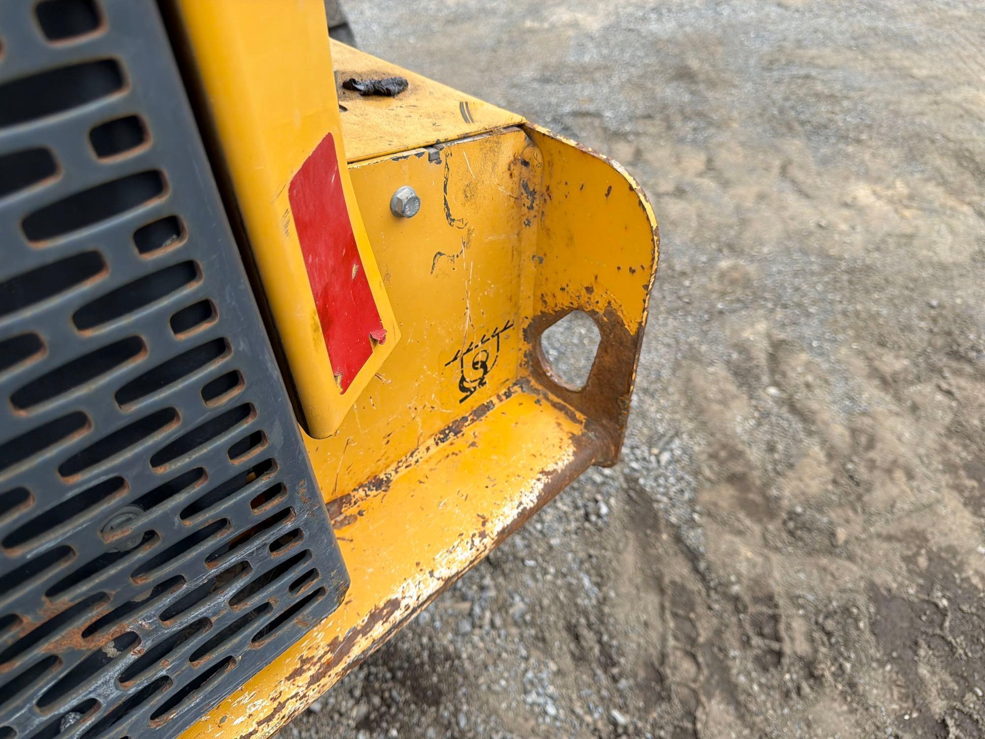 2017 John Deere 323