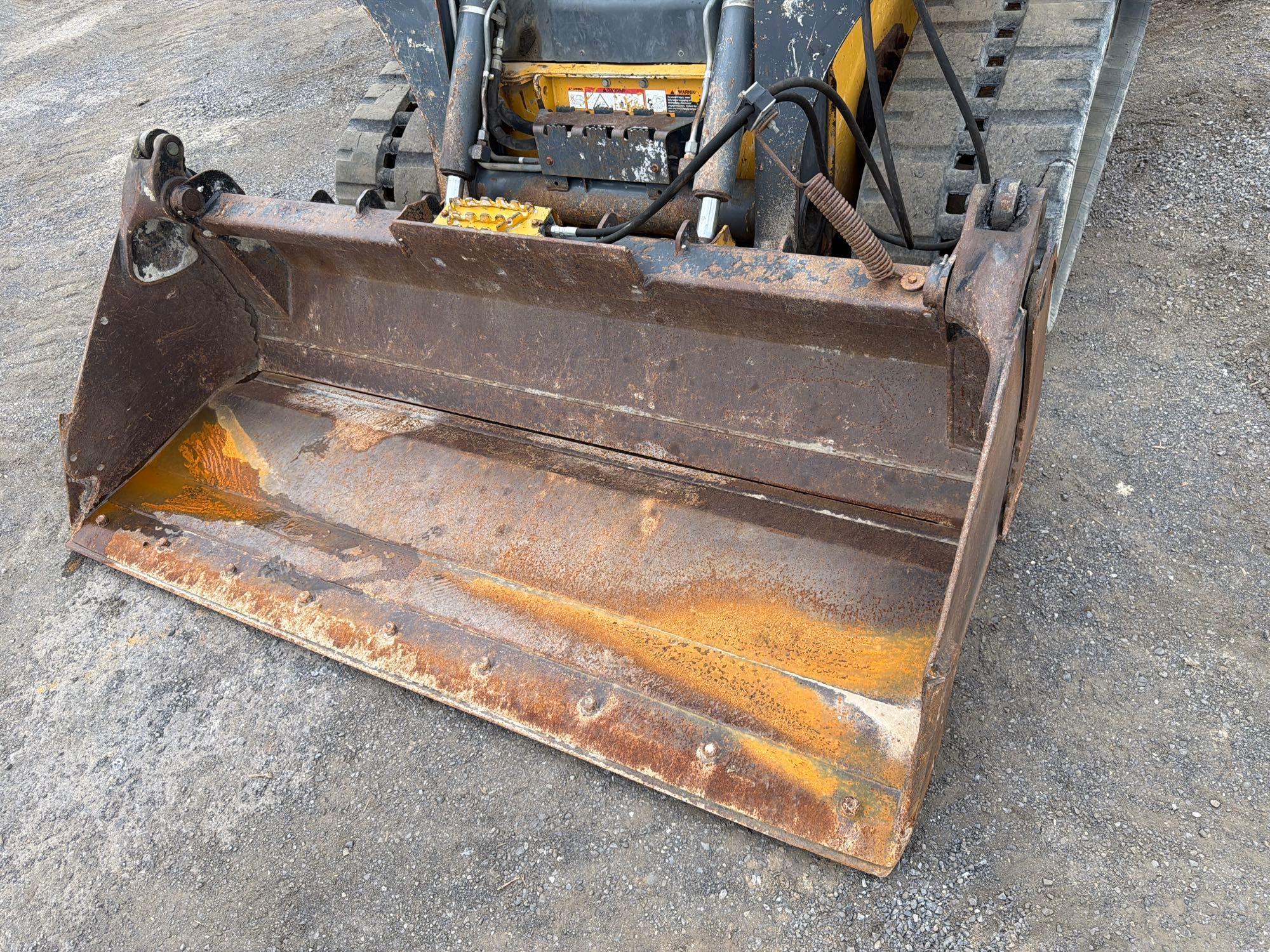 2017 John Deere 323