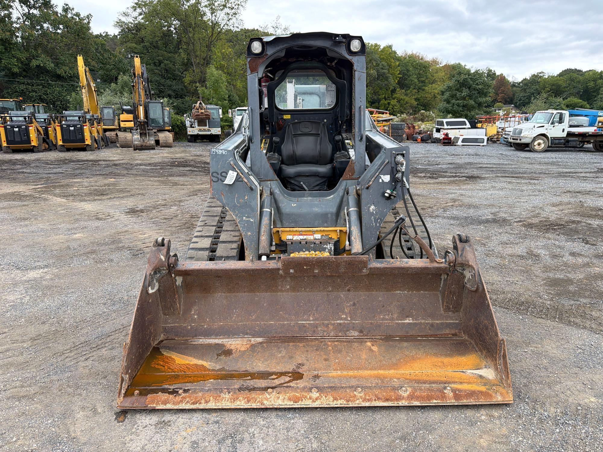 2017 John Deere 323