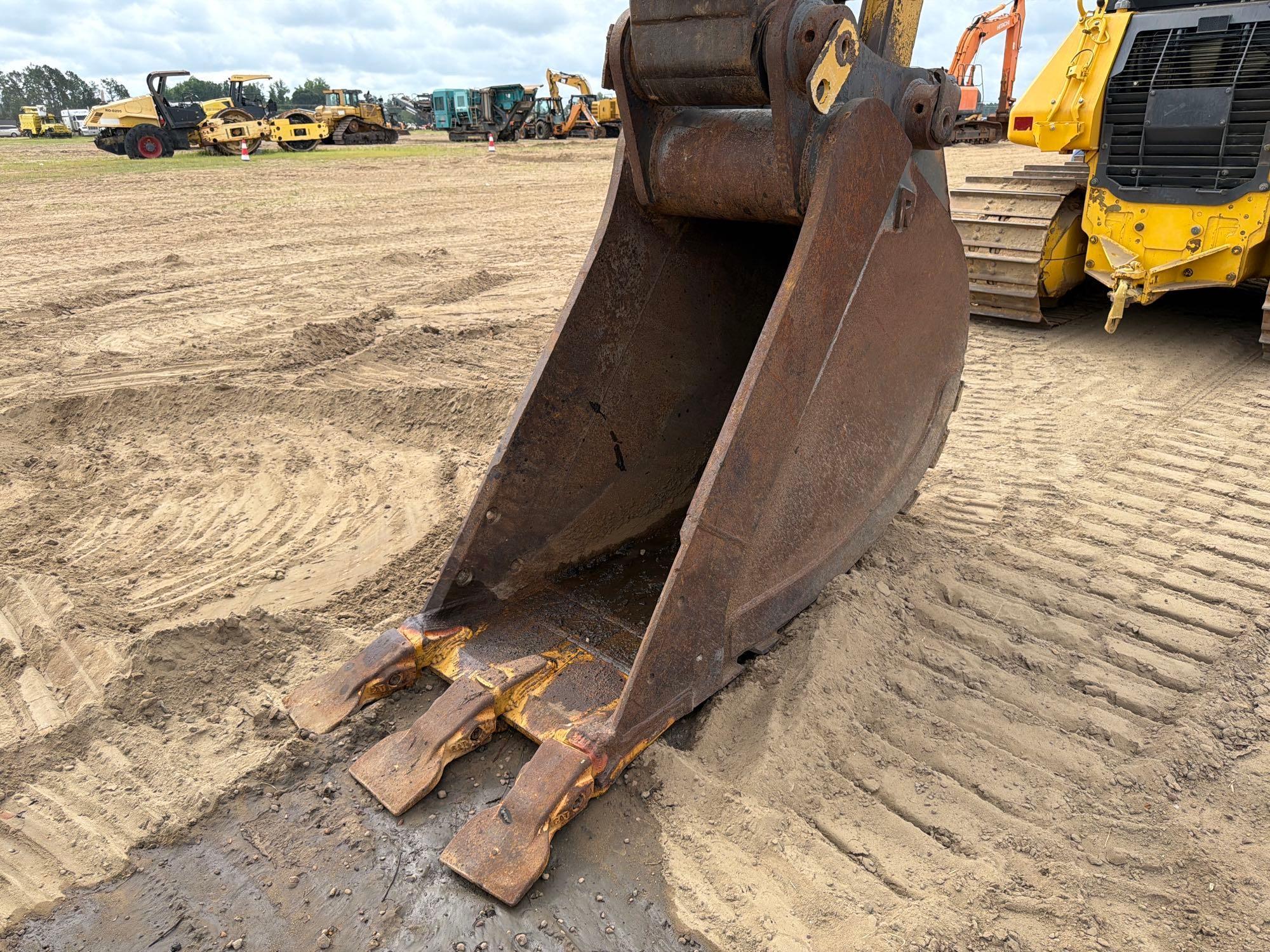 2002 Caterpillar 330C