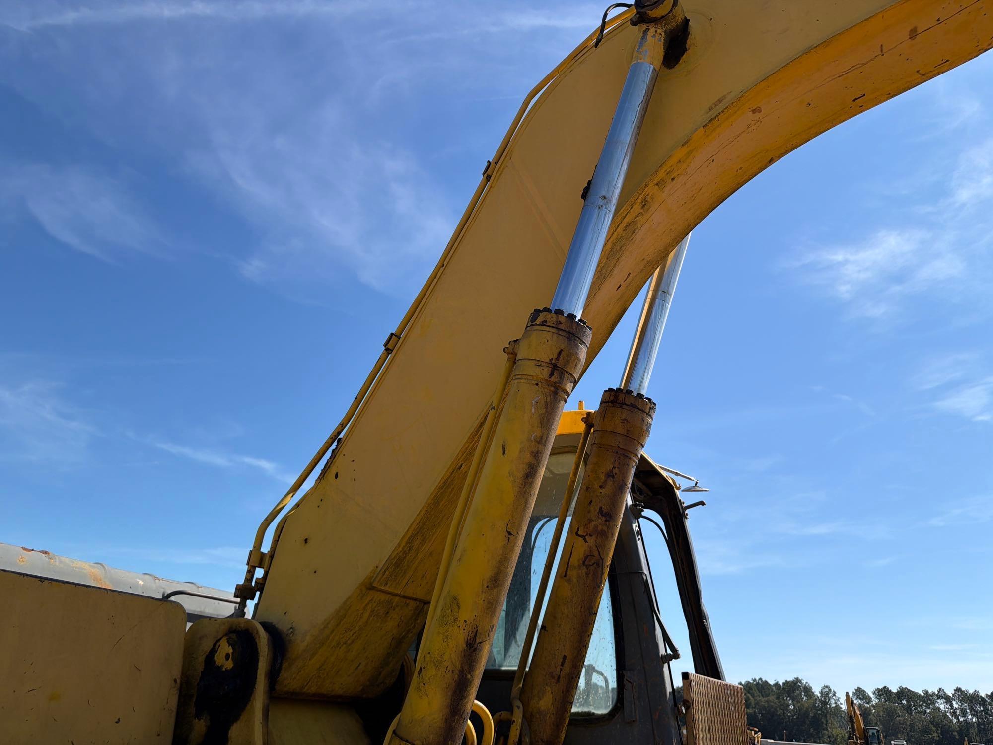 Komatsu PC220LC-6