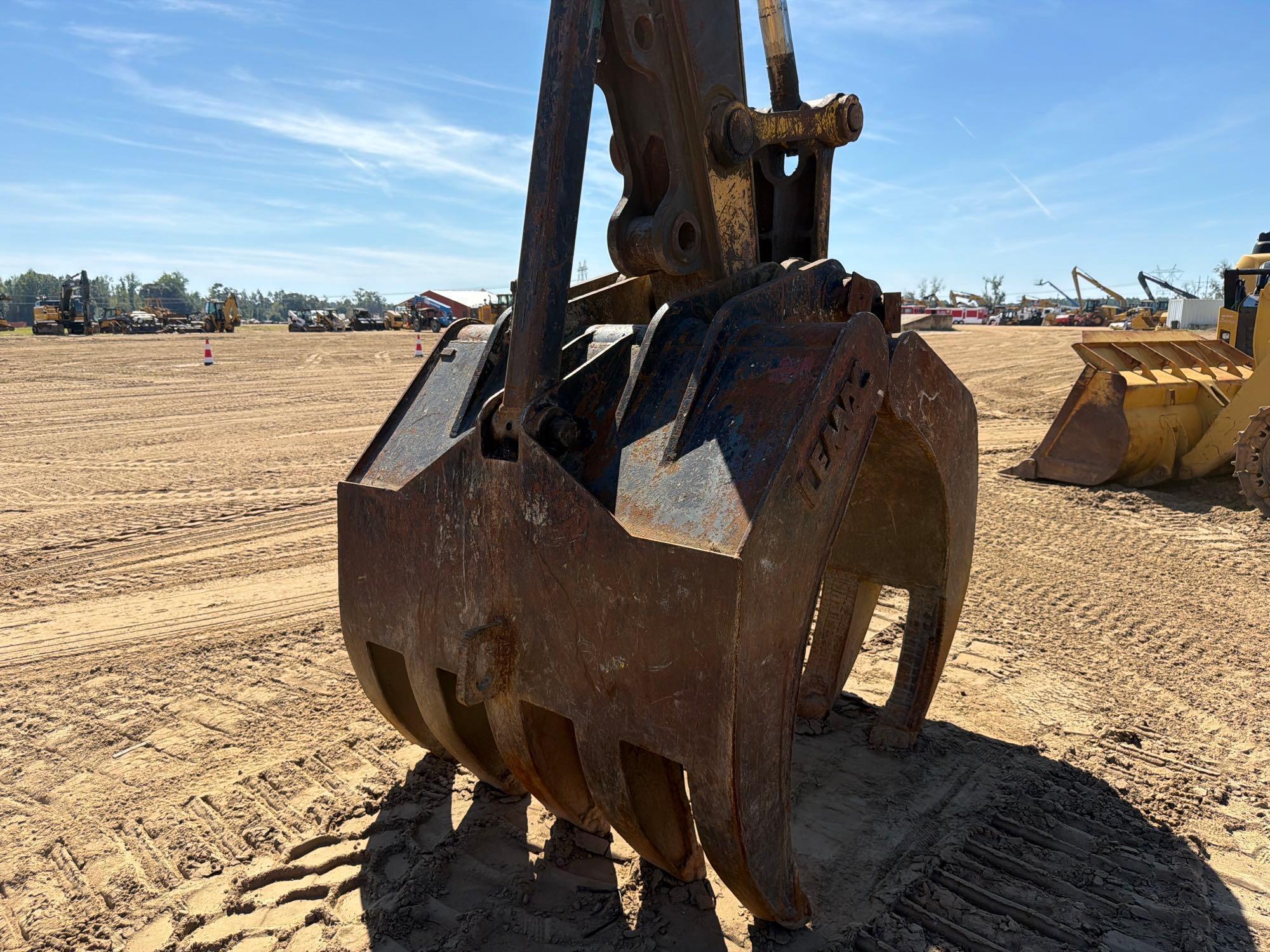 Komatsu PC220LC-6