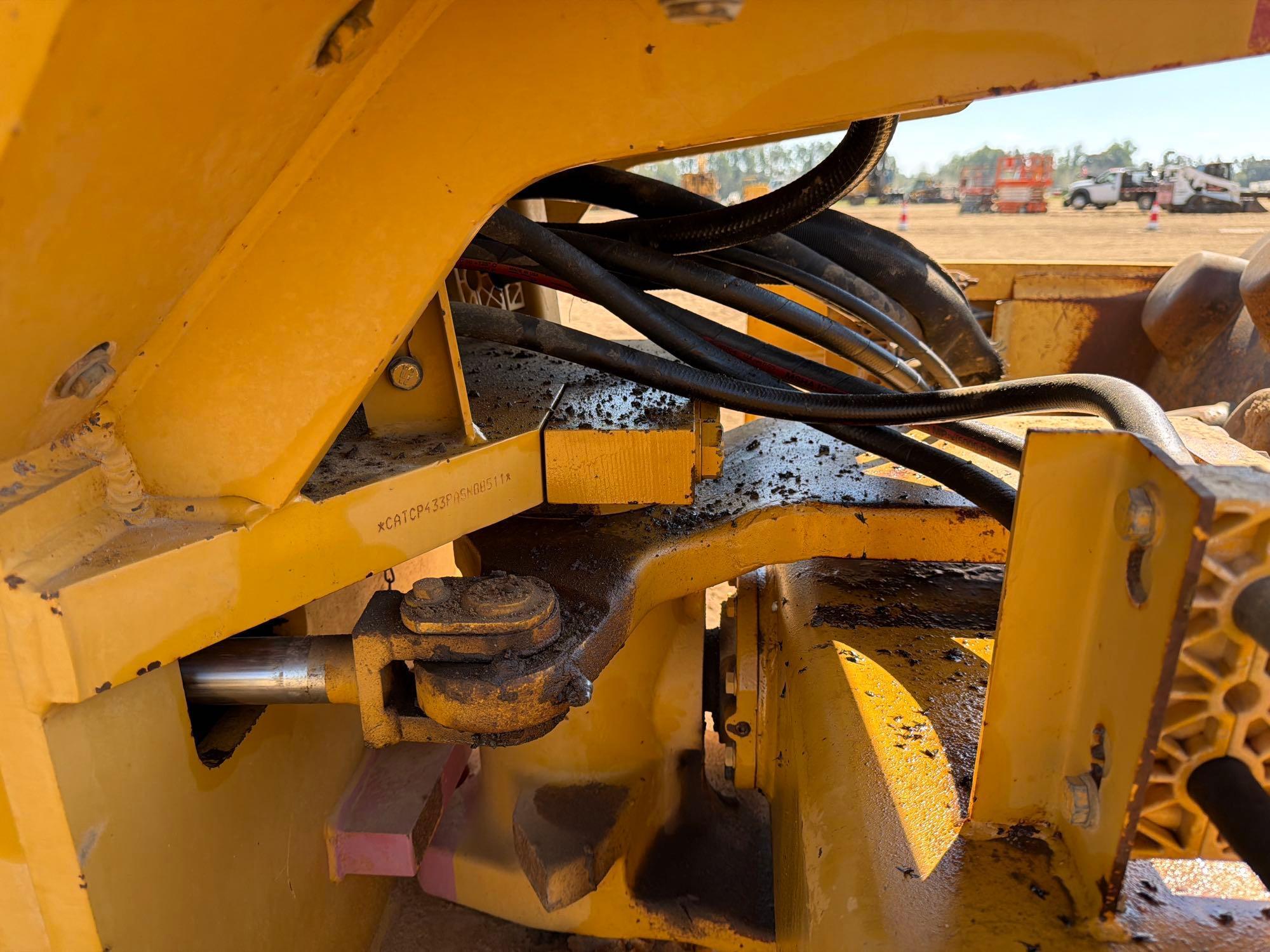 2006 Caterpillar CP-433E