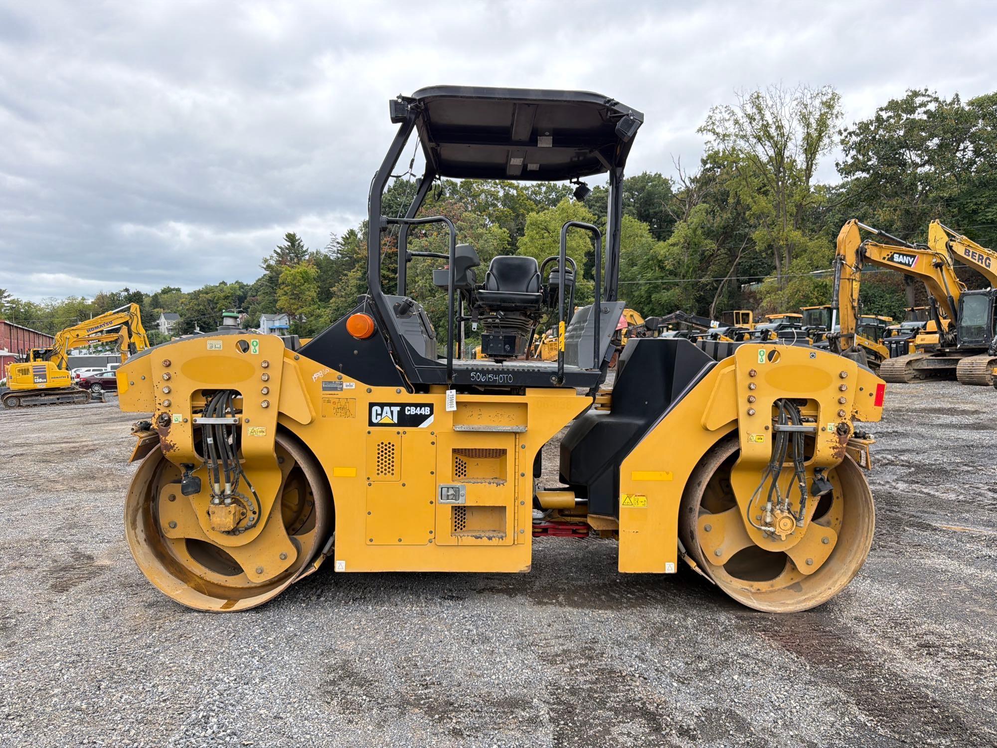 Caterpillar CB44B