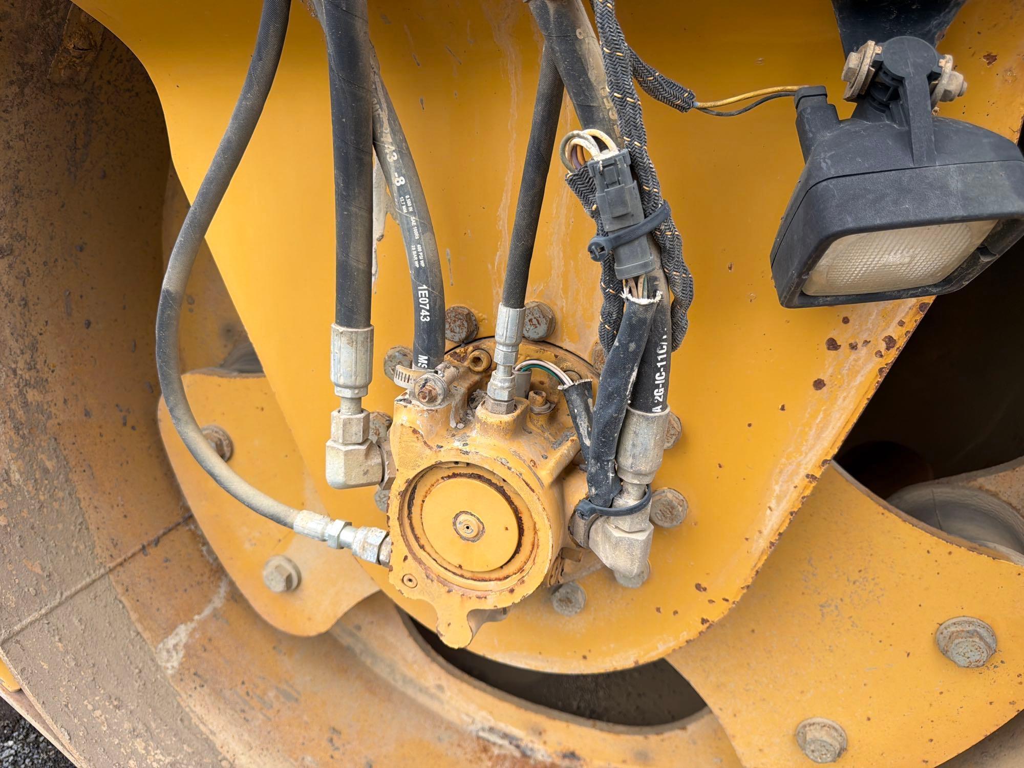 2011 Caterpillar CB44B