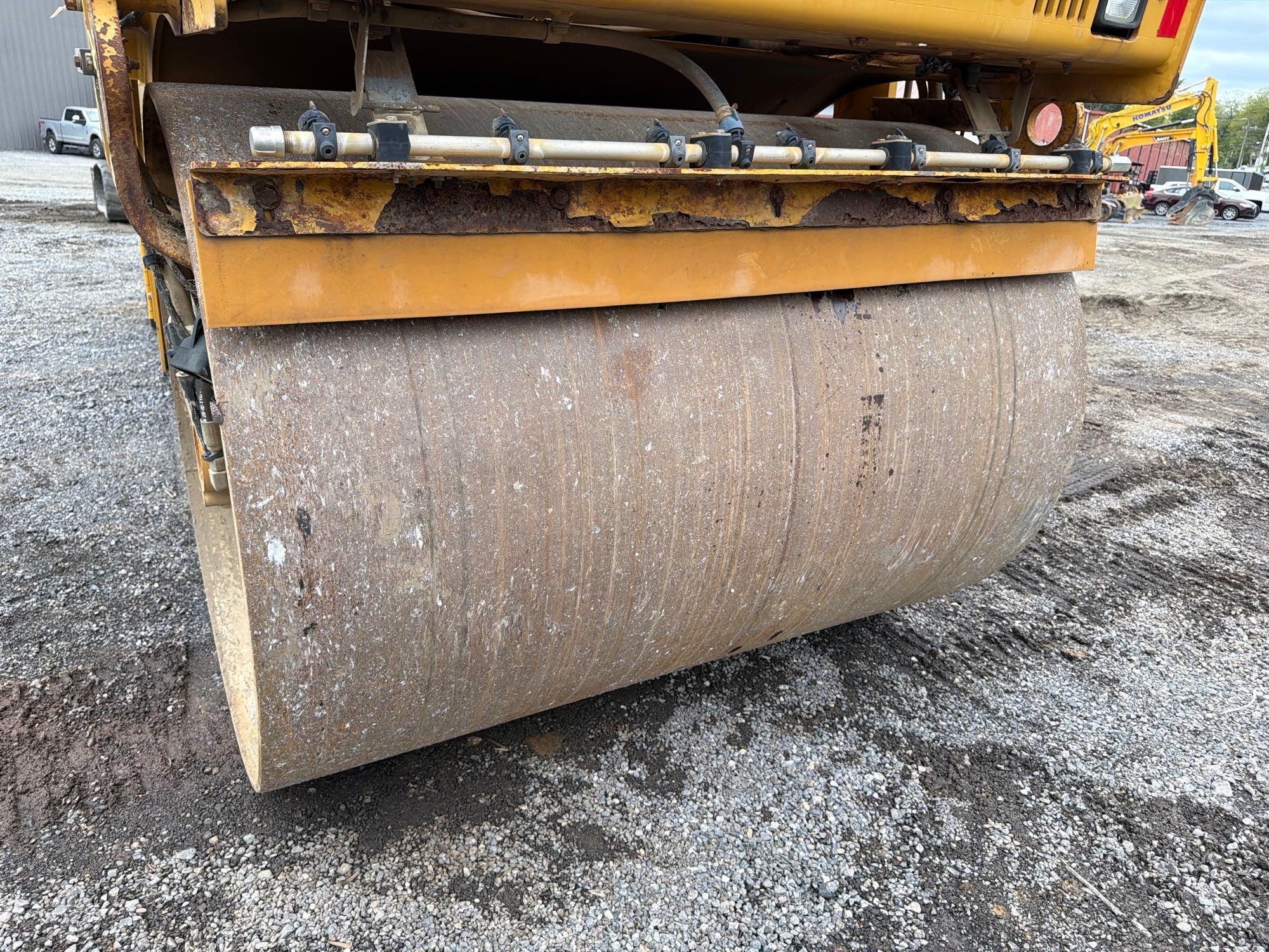 2011 Caterpillar CB44B