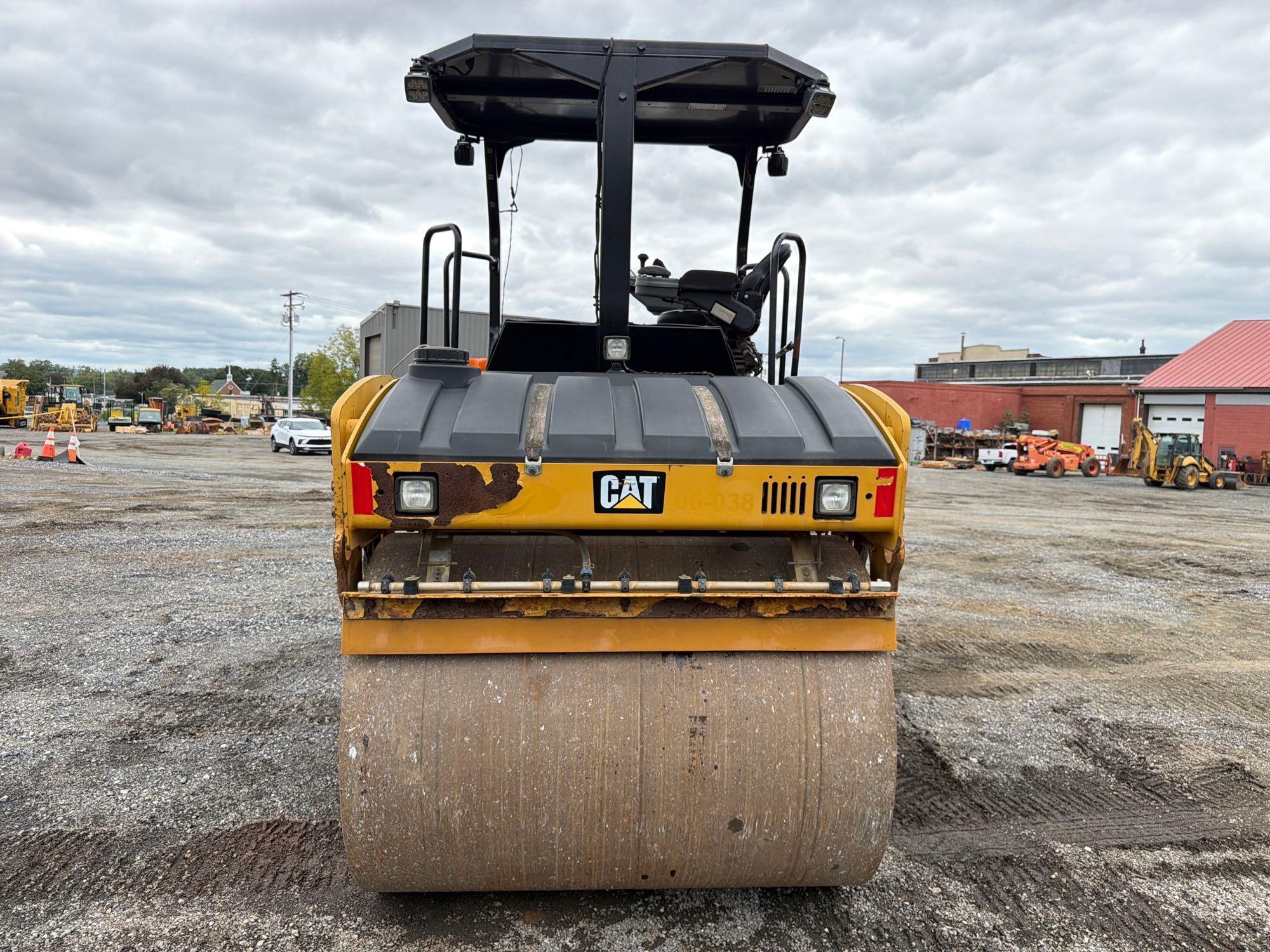 2011 Caterpillar CB44B