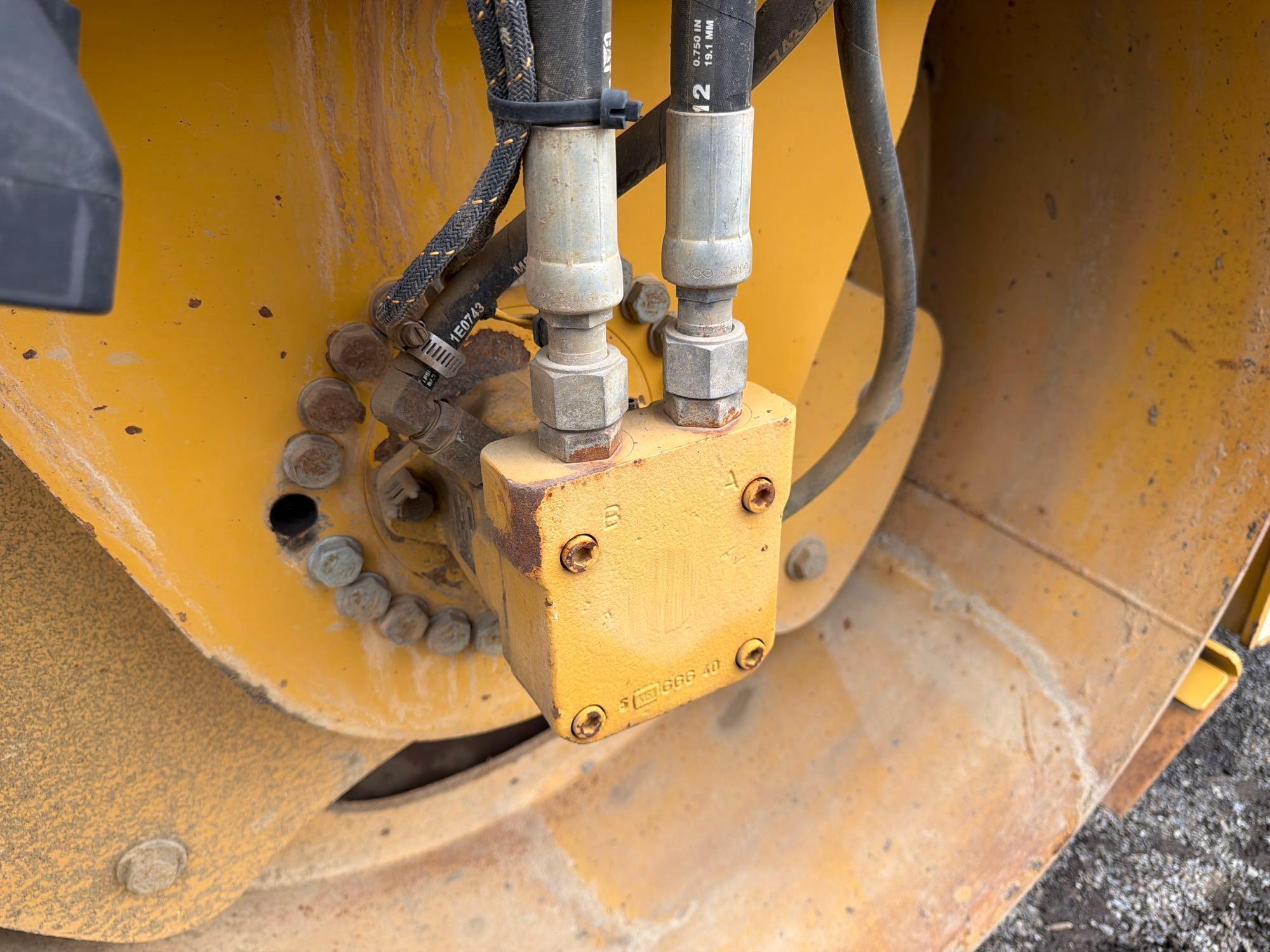 Caterpillar CB44B