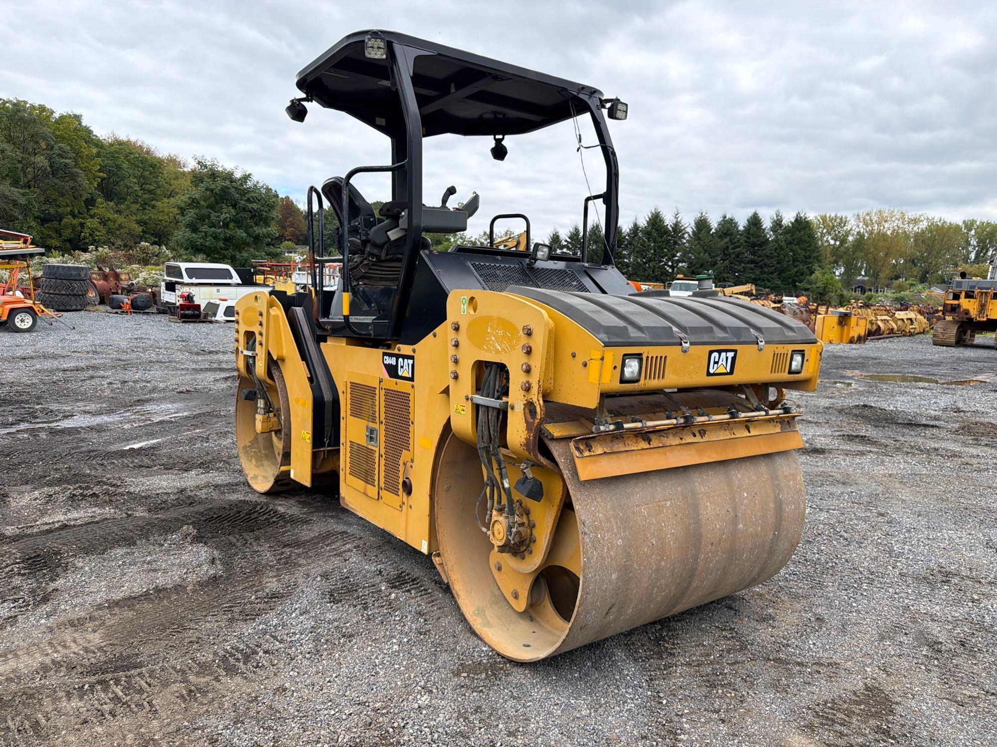 Caterpillar CB44B